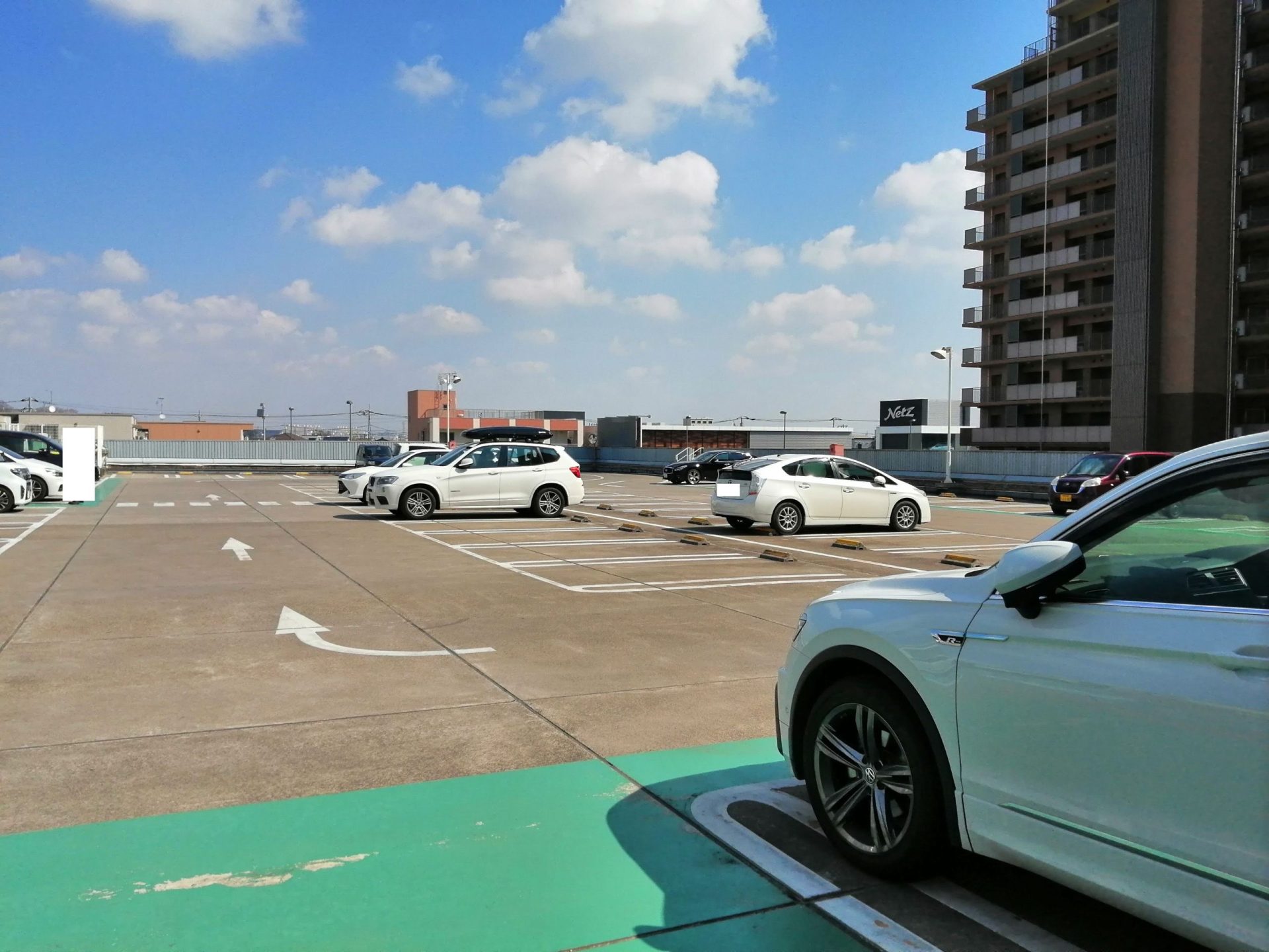 屋上駐車場 scaled