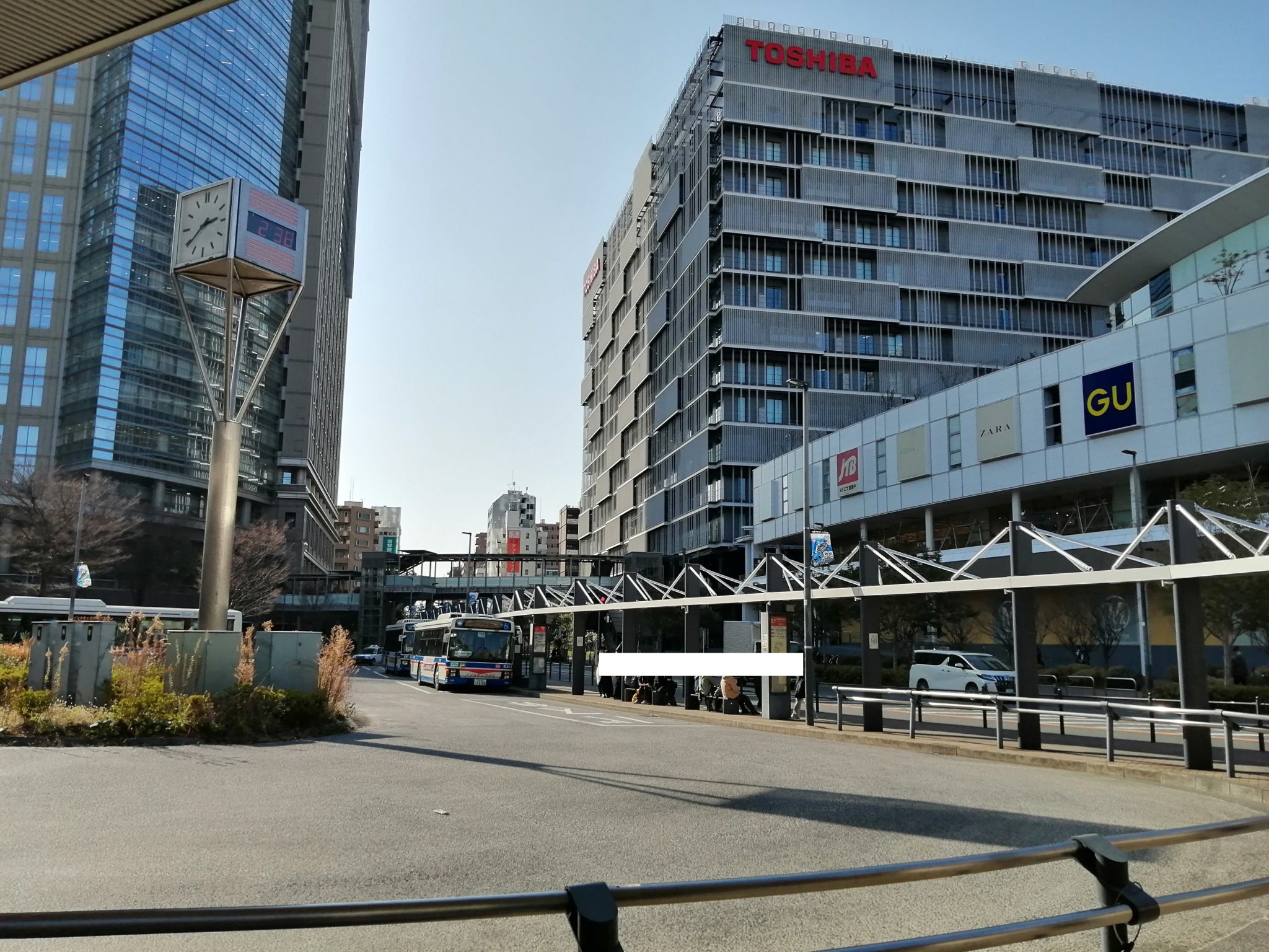 川崎駅西口バス停付近
