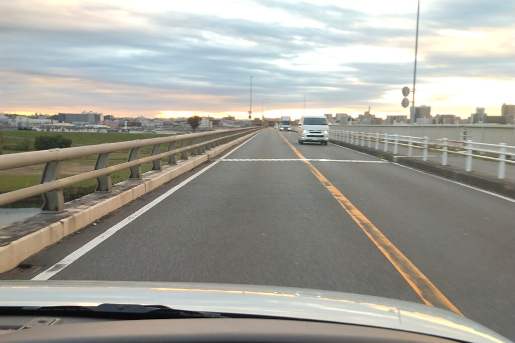 買い物・通勤の運転を再開したい方へ|身近な道と駐車を練習する方法 4 夕方の一般道