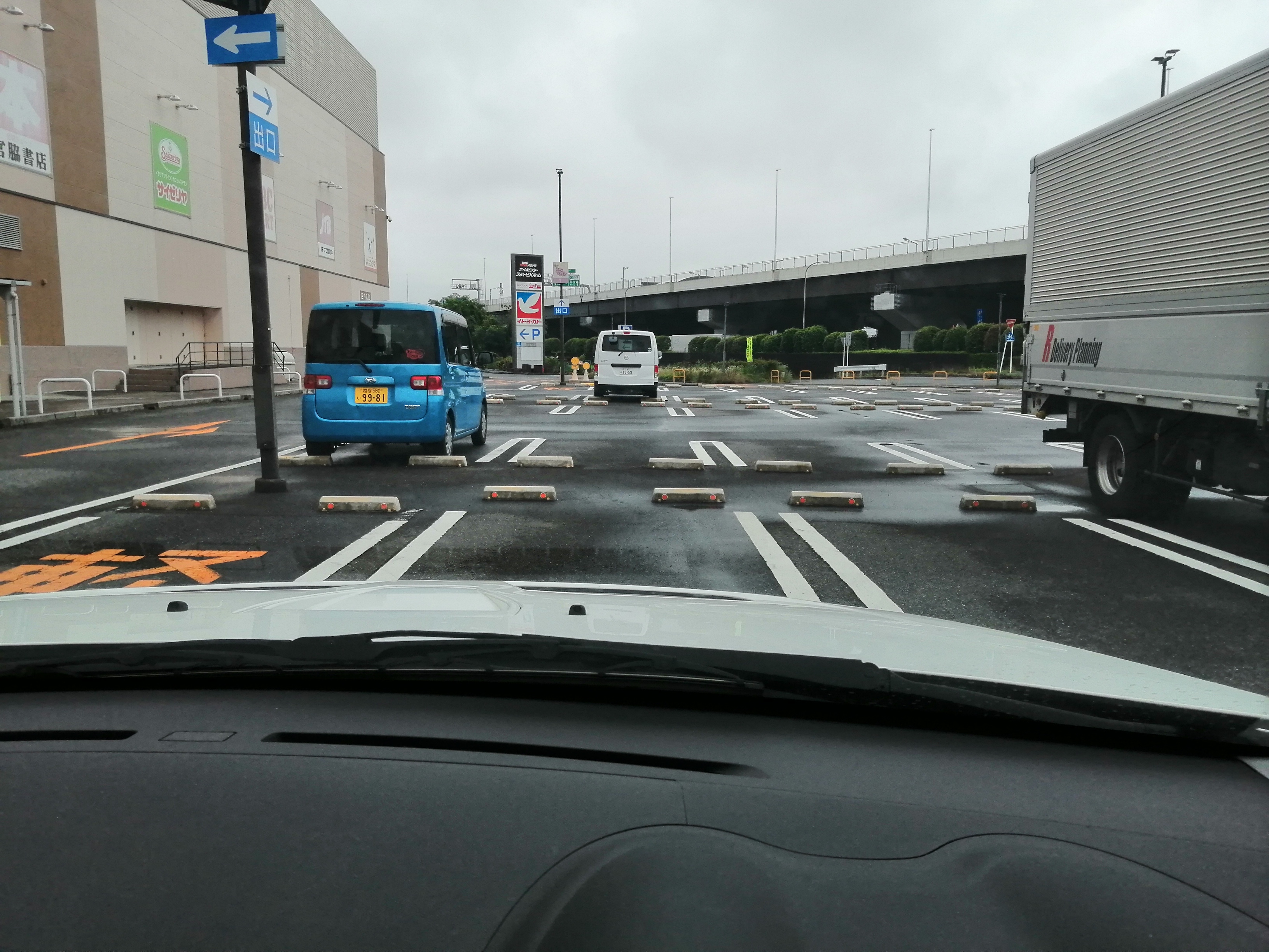 後方車両と距離感の把握