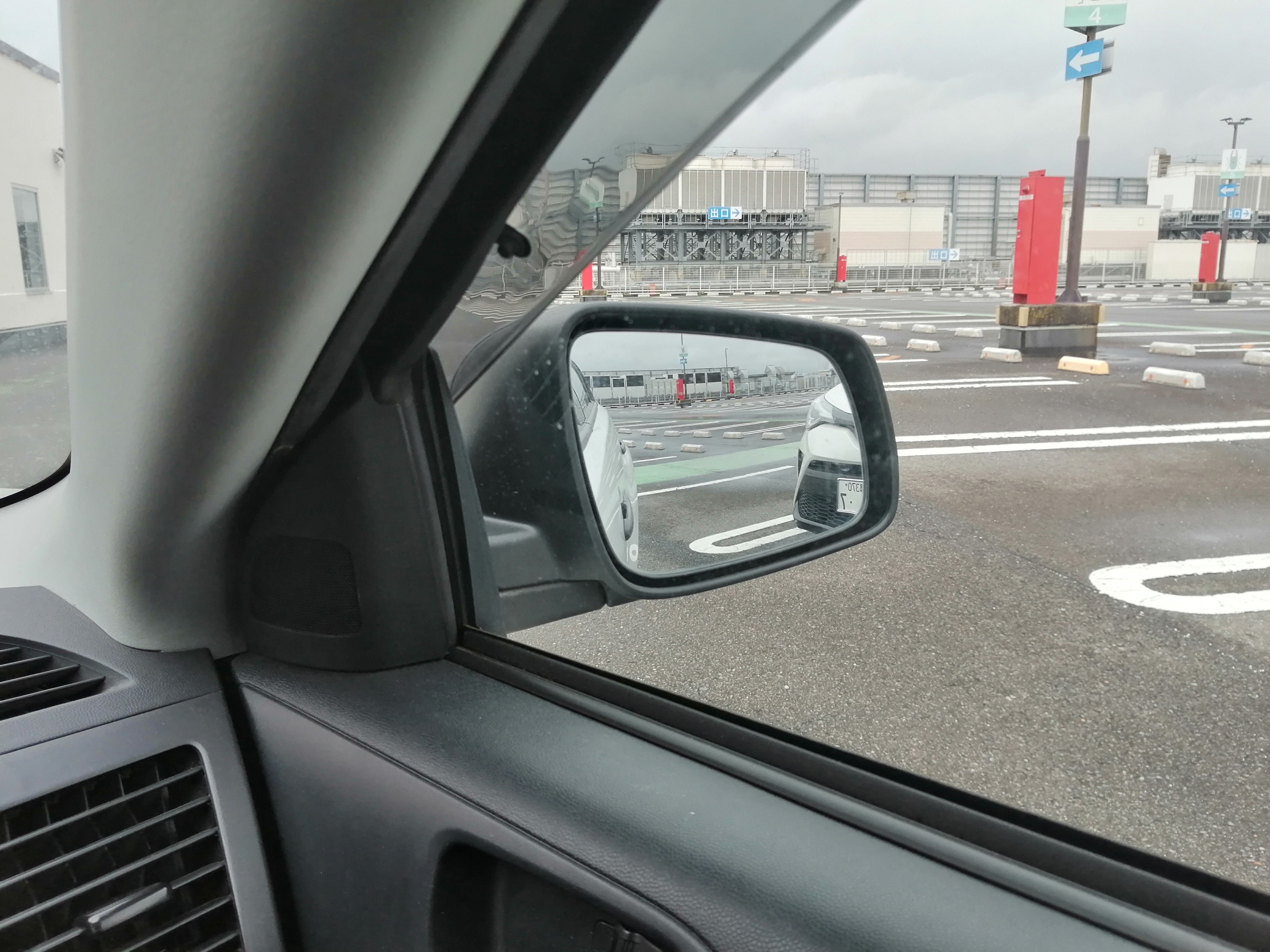 車両後部を白線に合わせる練習