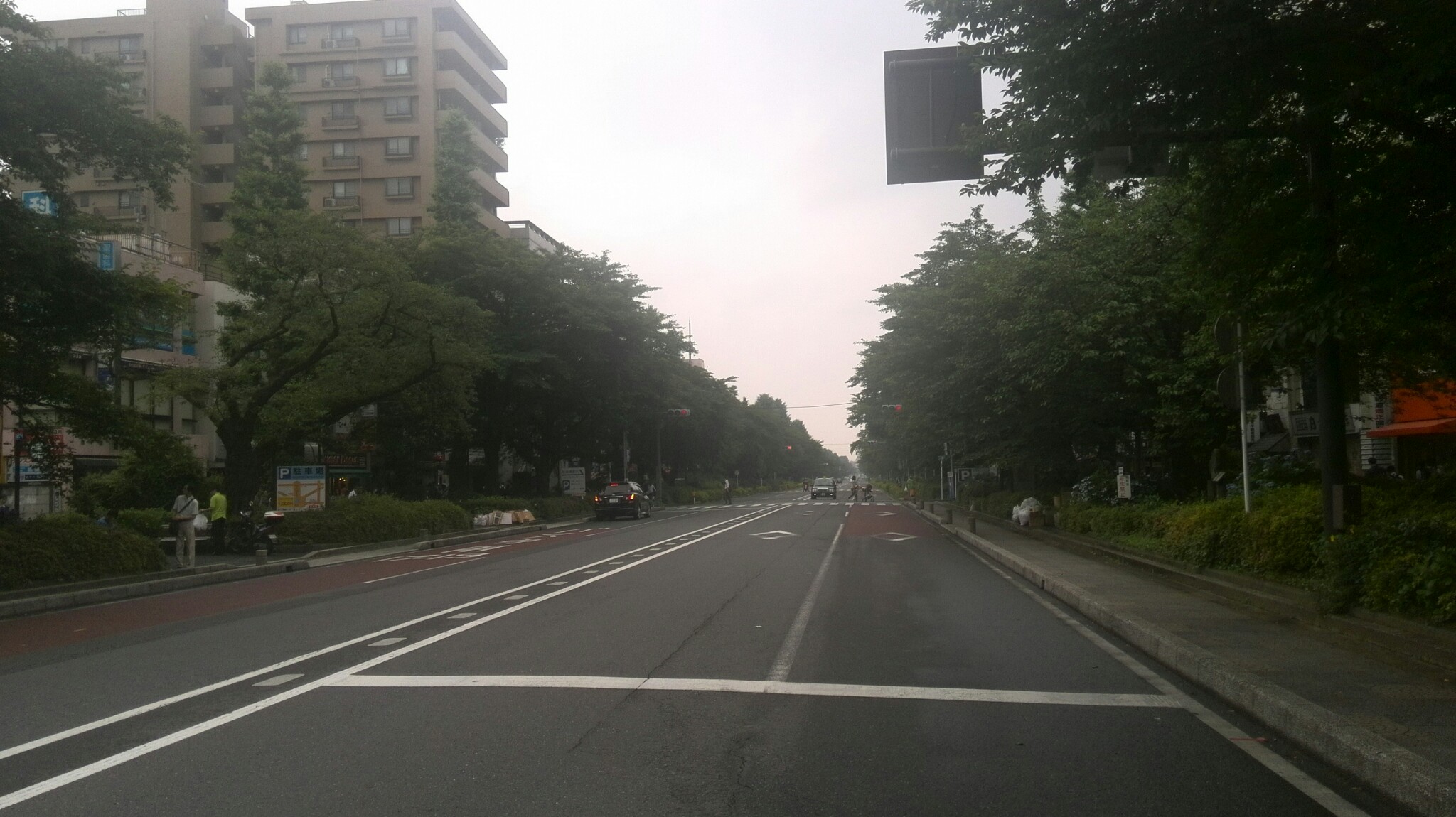 落ち着いた市街地道路