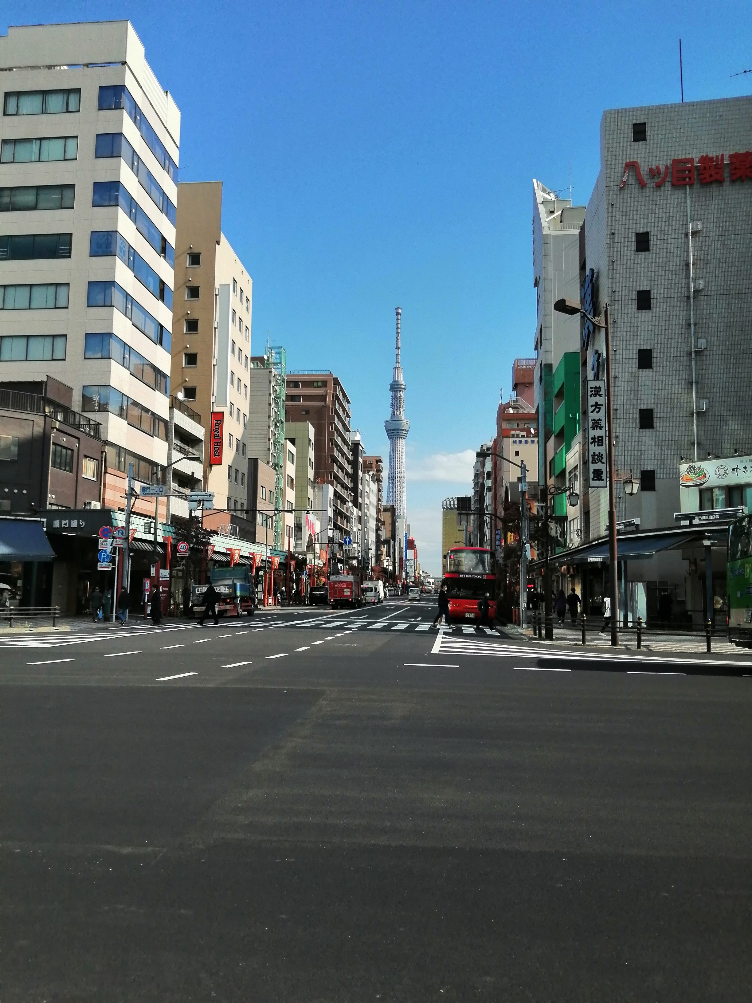 浅草駅TX近くからのスカイツリー.jpg