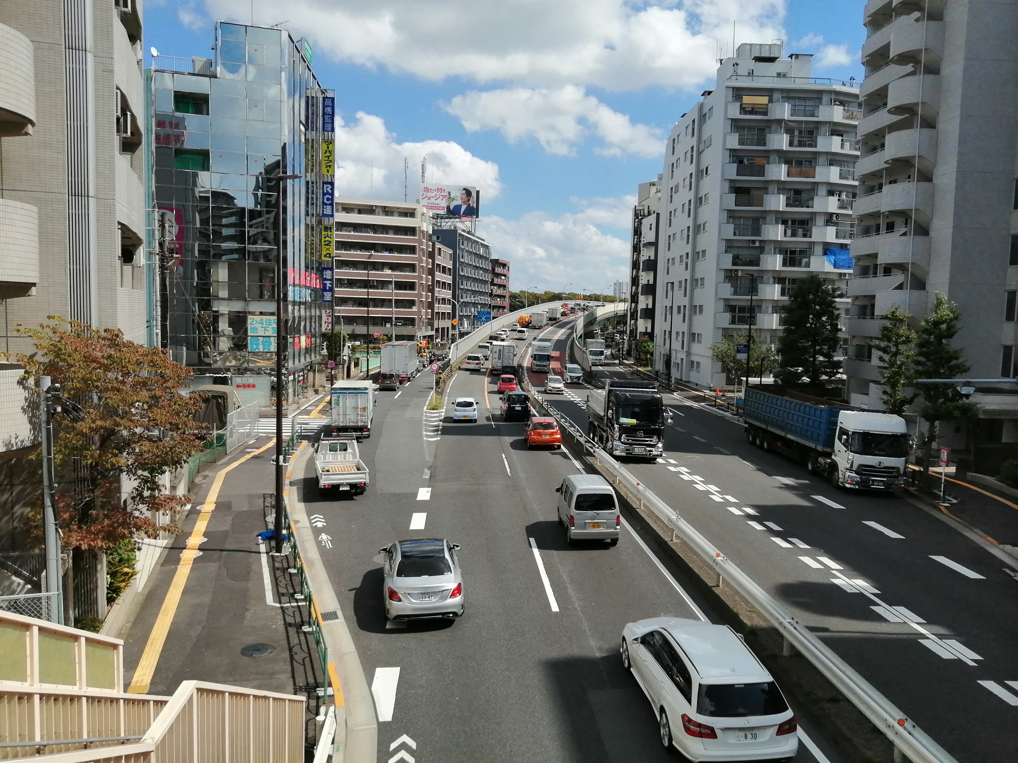 環七沿いの陸橋を通れば楽ですが、陸橋ま下には複雑交差点があります.jpg