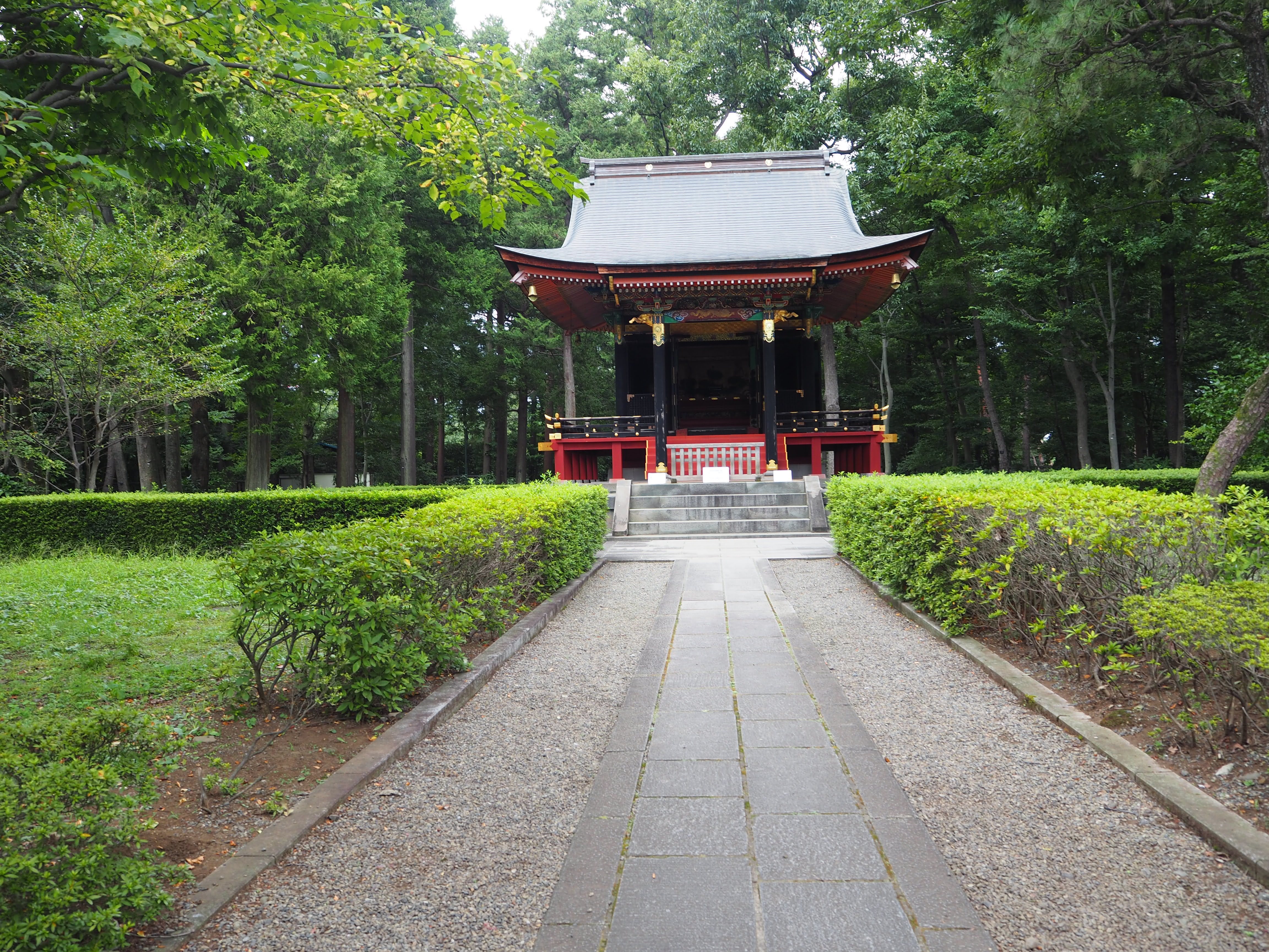 園内の参道風景