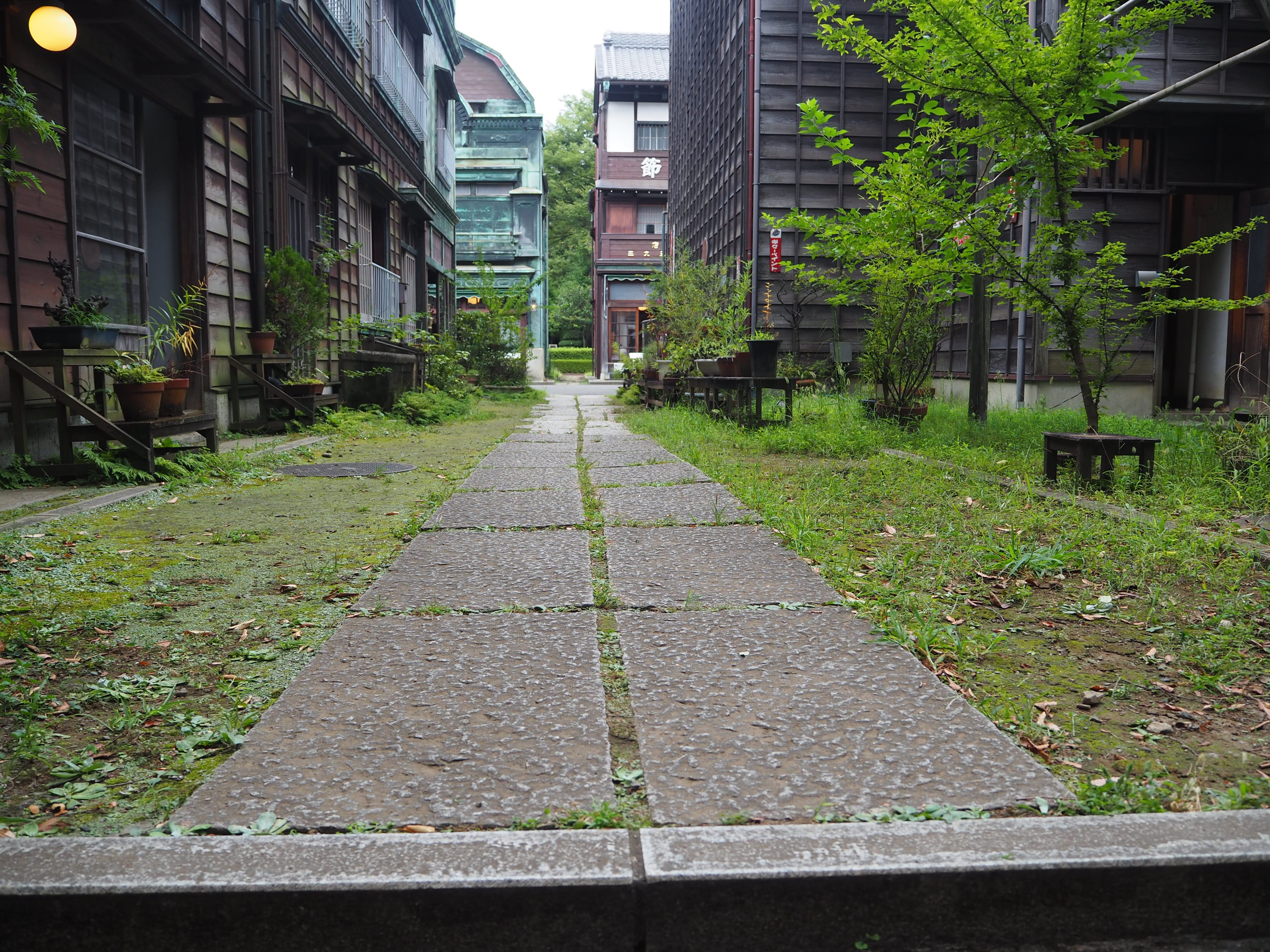 奥行きのある構図