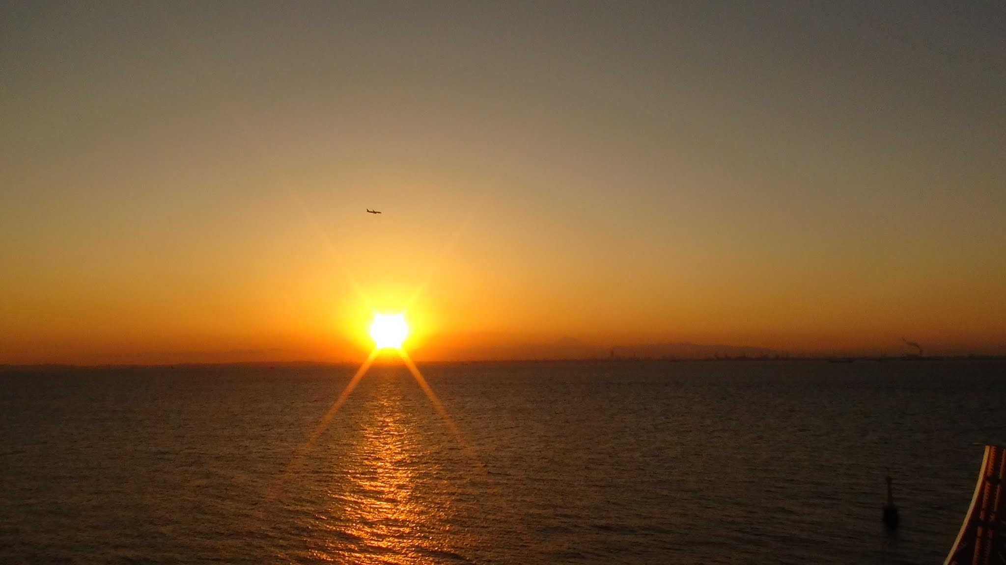 海上に沈む太陽