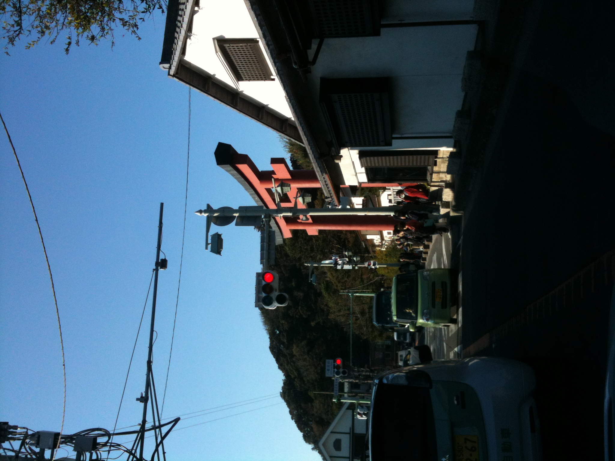 寺社入口付近の交通状況