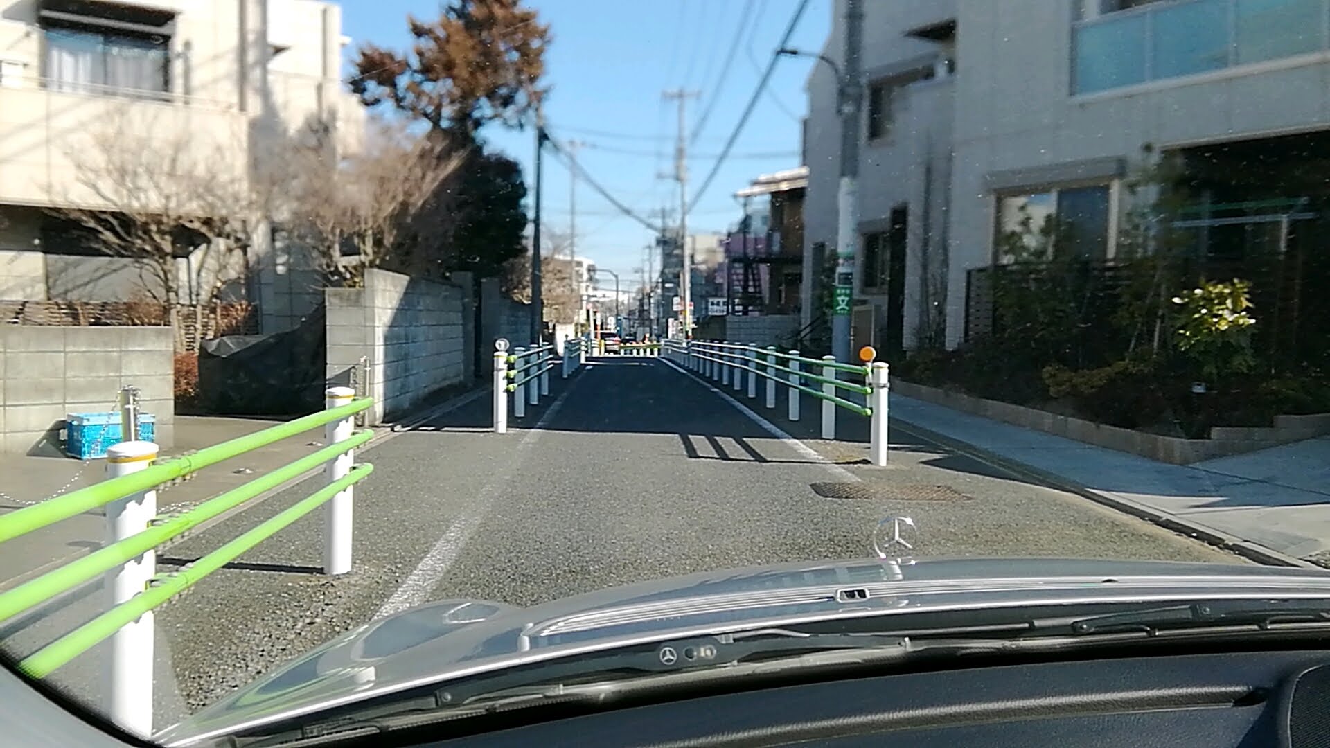 コラム記事でもご紹介した永福町の住宅街左右のガードレールの圧迫感がすごい.jpg