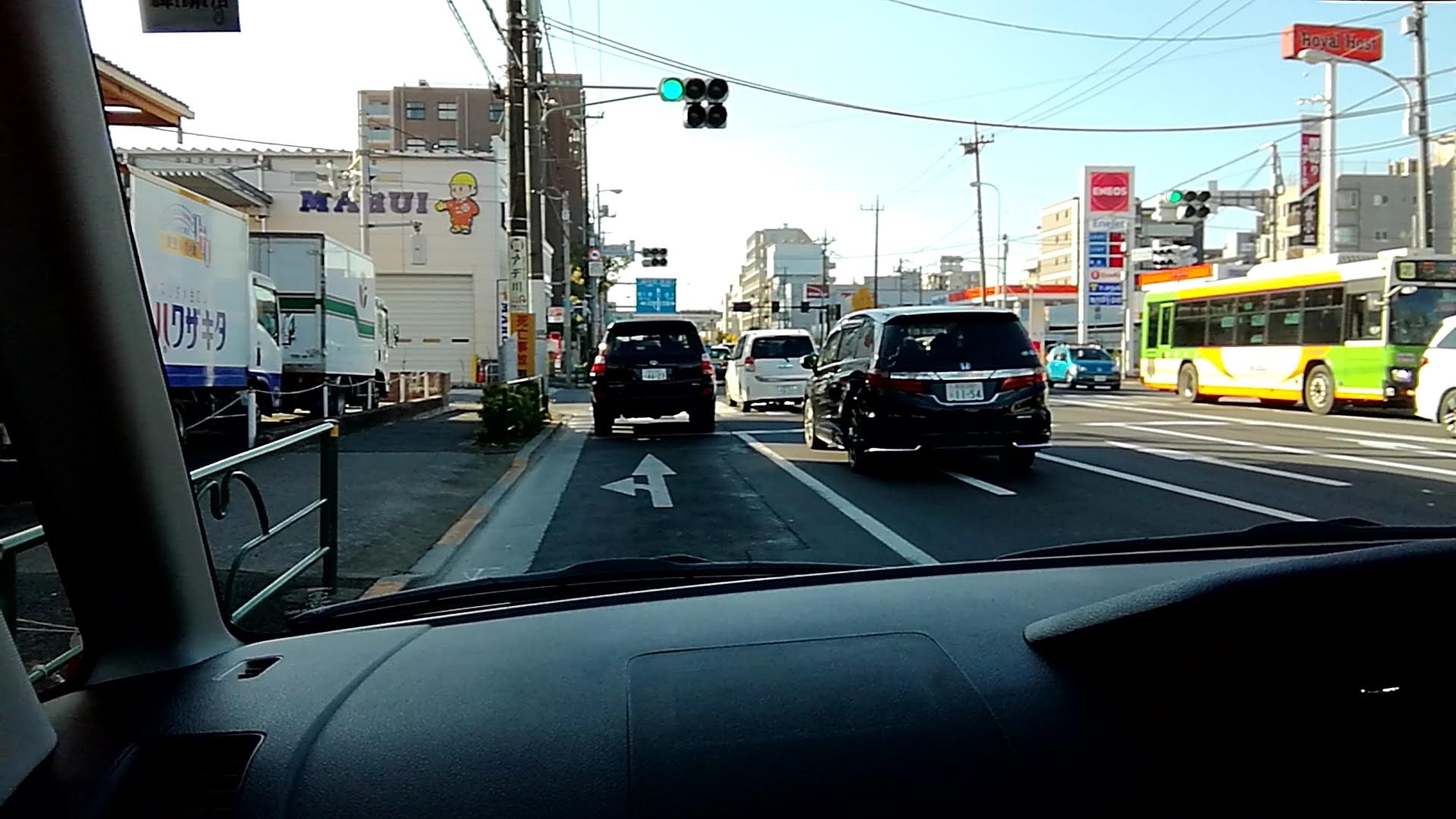 先日の事故現場　歩道から人自転車が出てきたり、バランスを崩して倒れてくることは当然予想すべきです.jpg