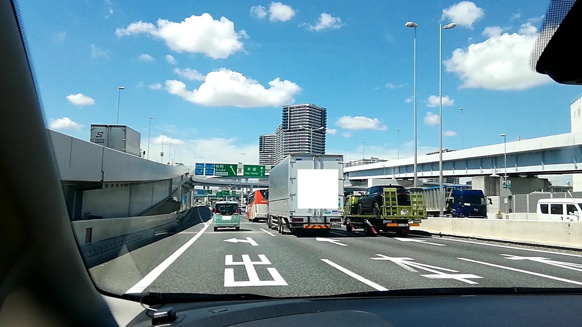 湾岸線に合流直後から渋滞.jpg