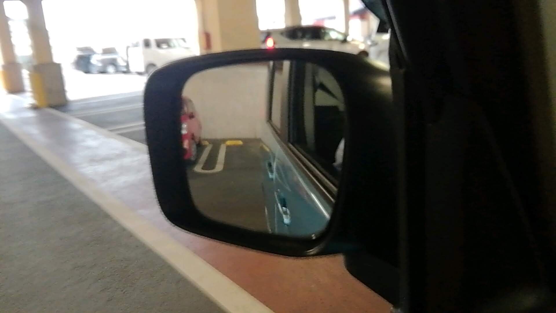 バックする時もサイドミラーで確認を.jpg