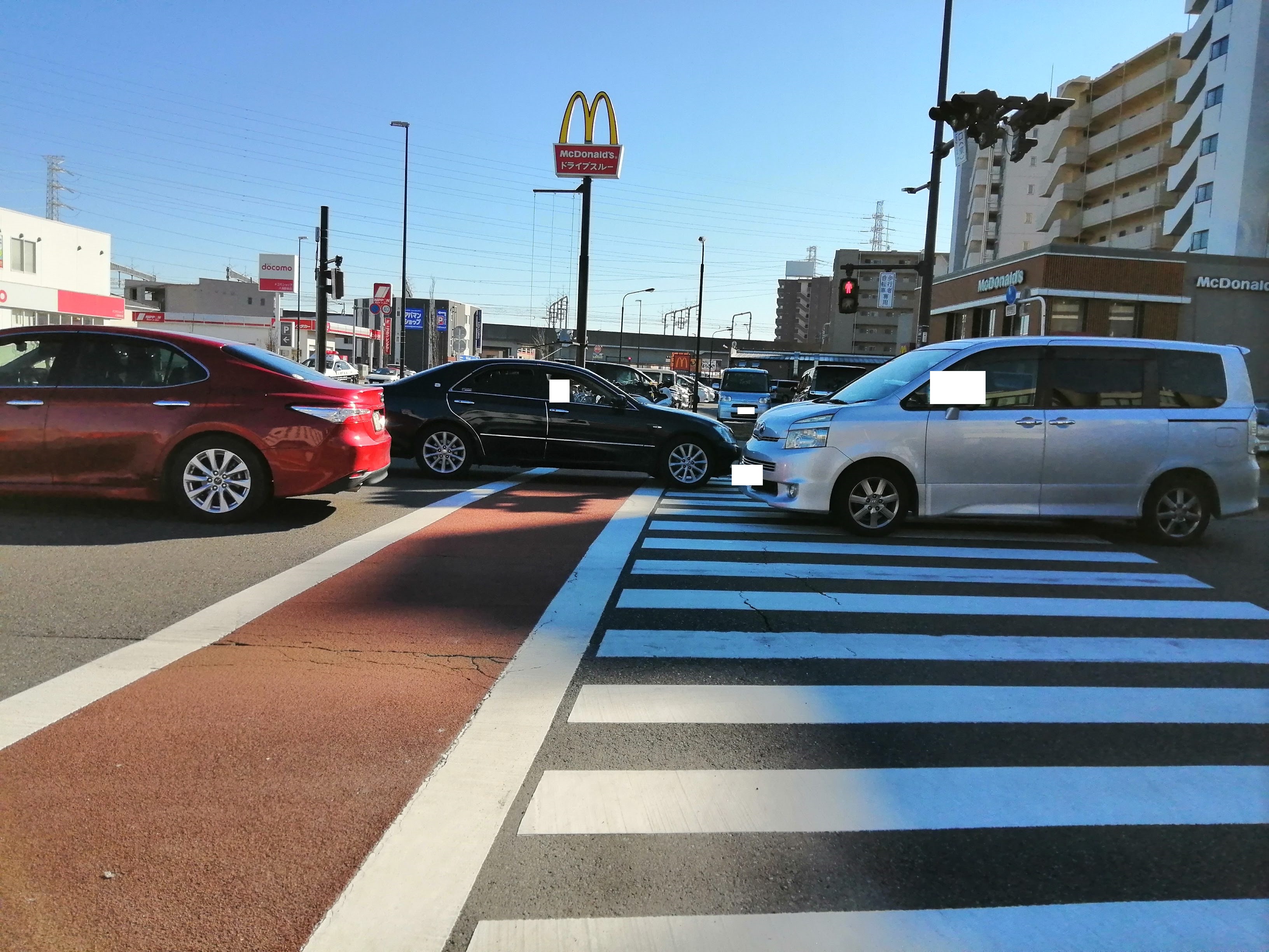 事故のあった横断歩道反対側から.jpg