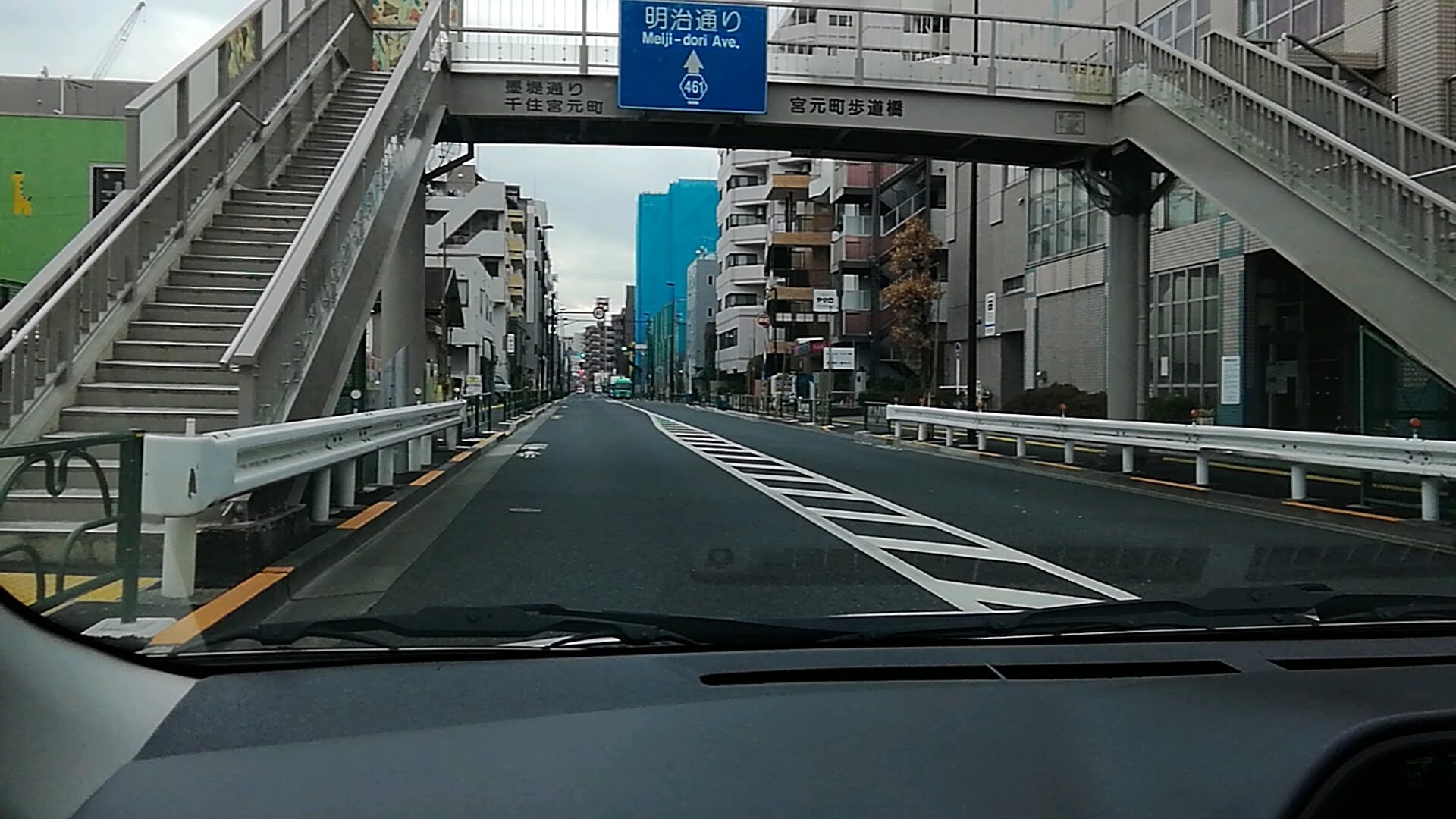 宮元町歩道橋・明治通り.jpg