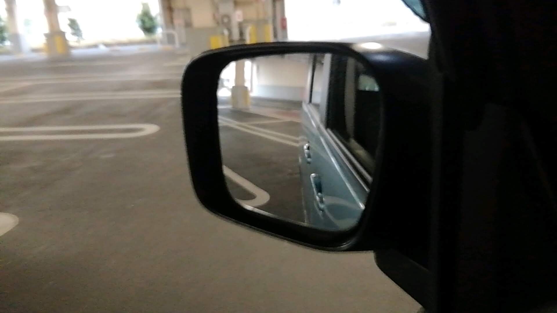 左側駐車時のサイドミラーの見え方.jpg