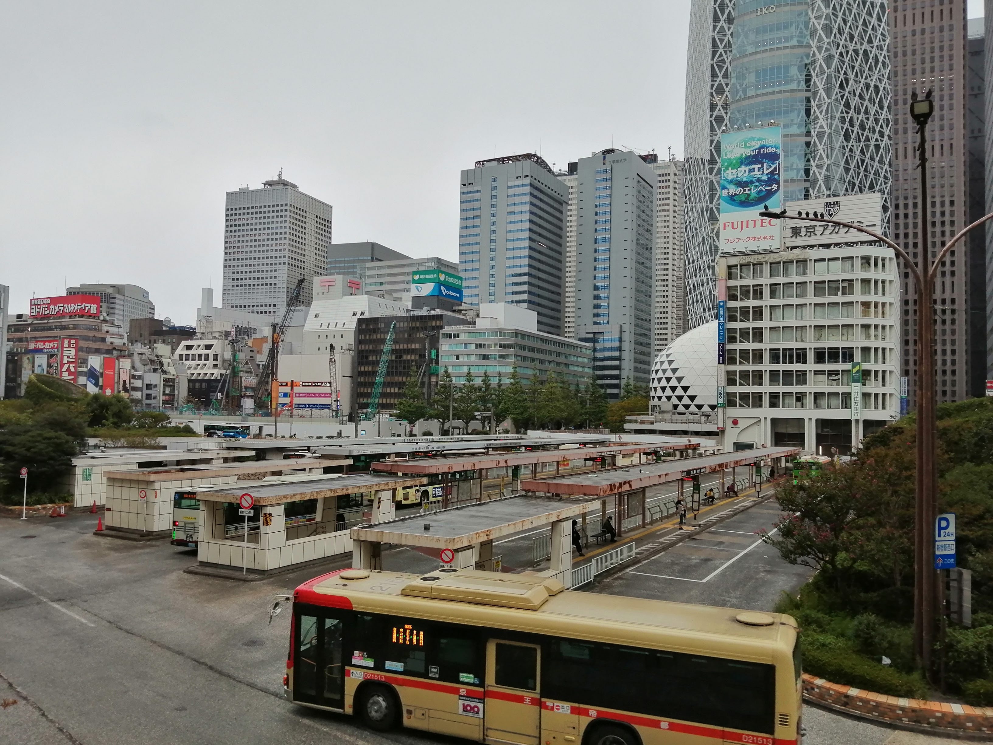 新宿駅西口バス乗り場.jpg