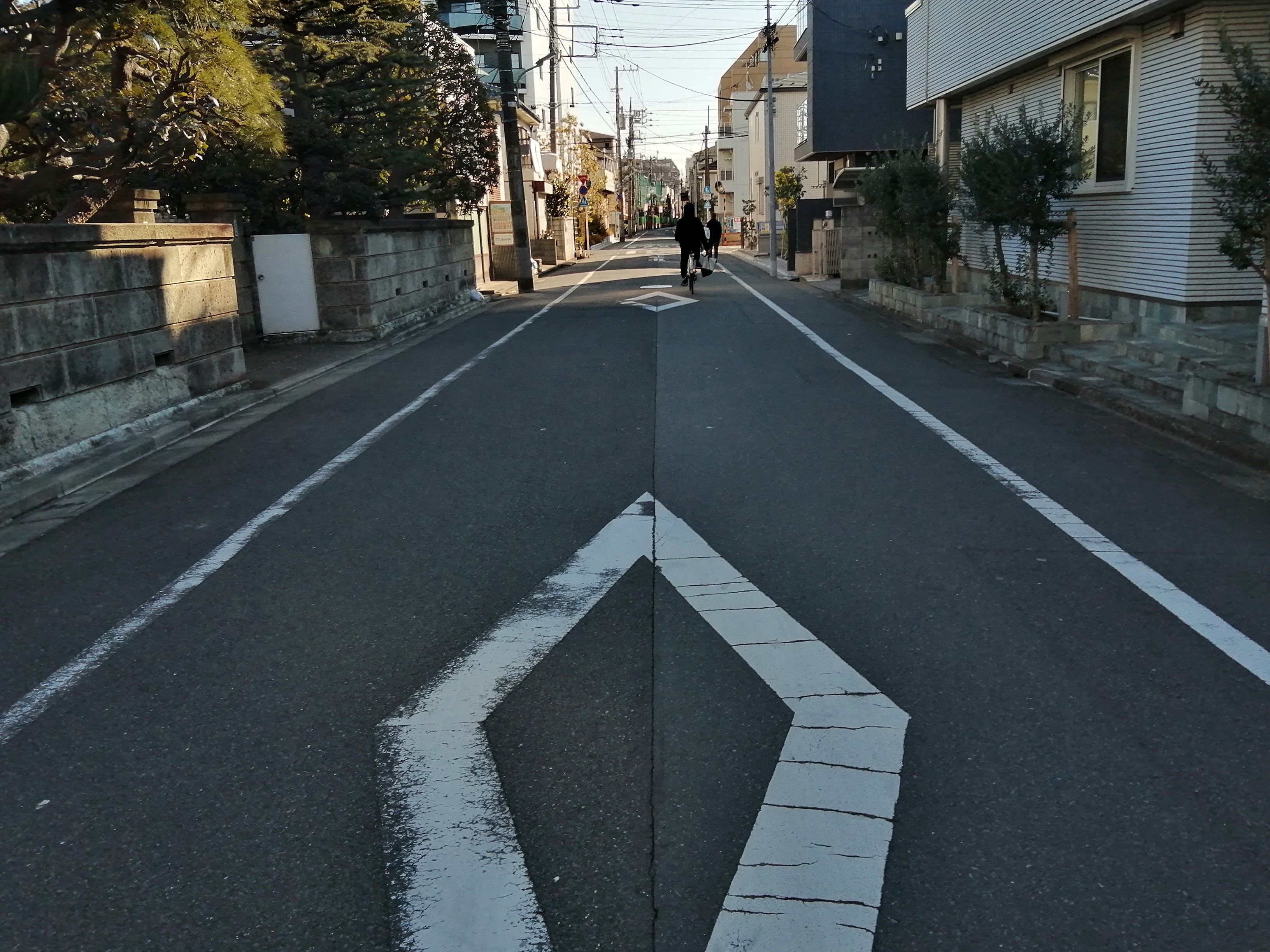 このマークを見かけたら前方に横断歩道あり.jpg
