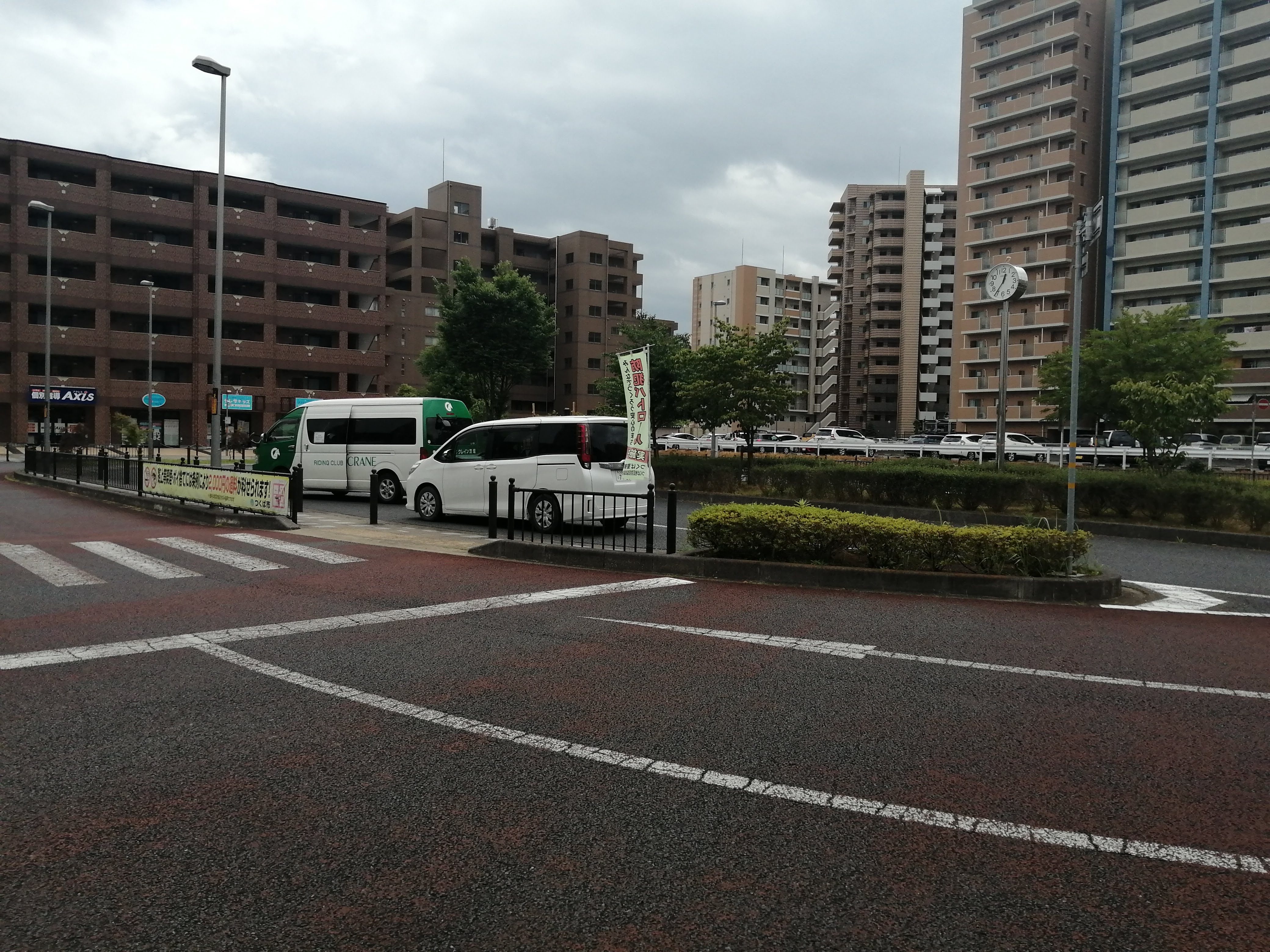 万博記念公園駅前ロータリー.jpg