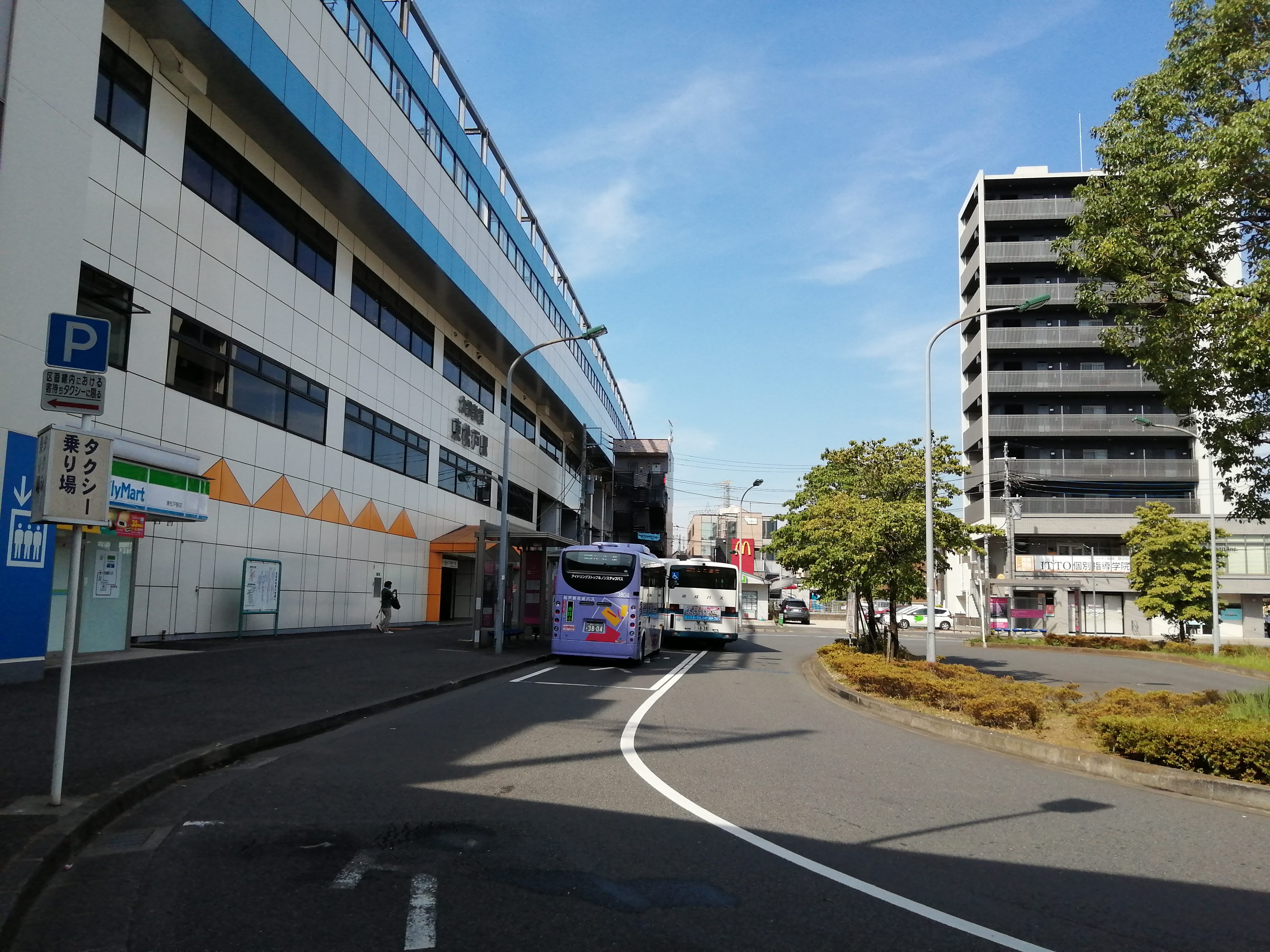 東松戸駅前ロータリー側.jpg