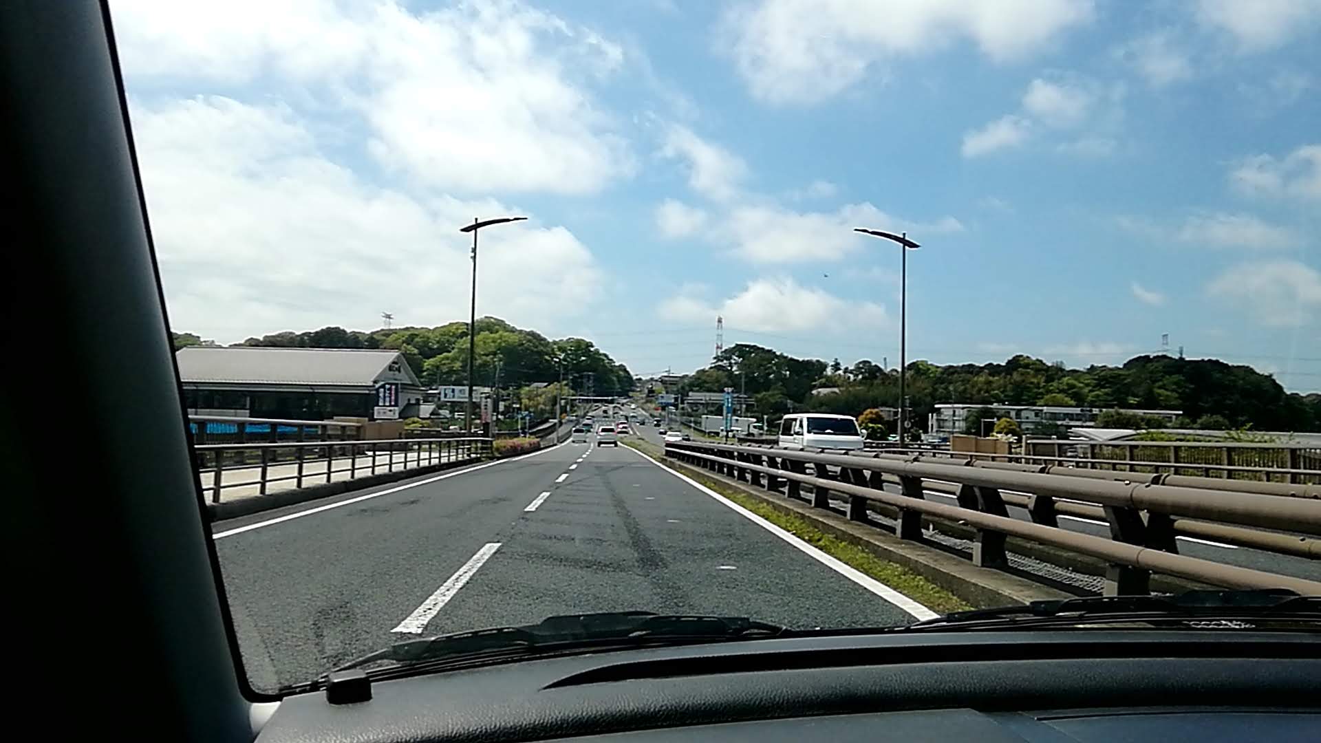 広い見通しの良いバイパス