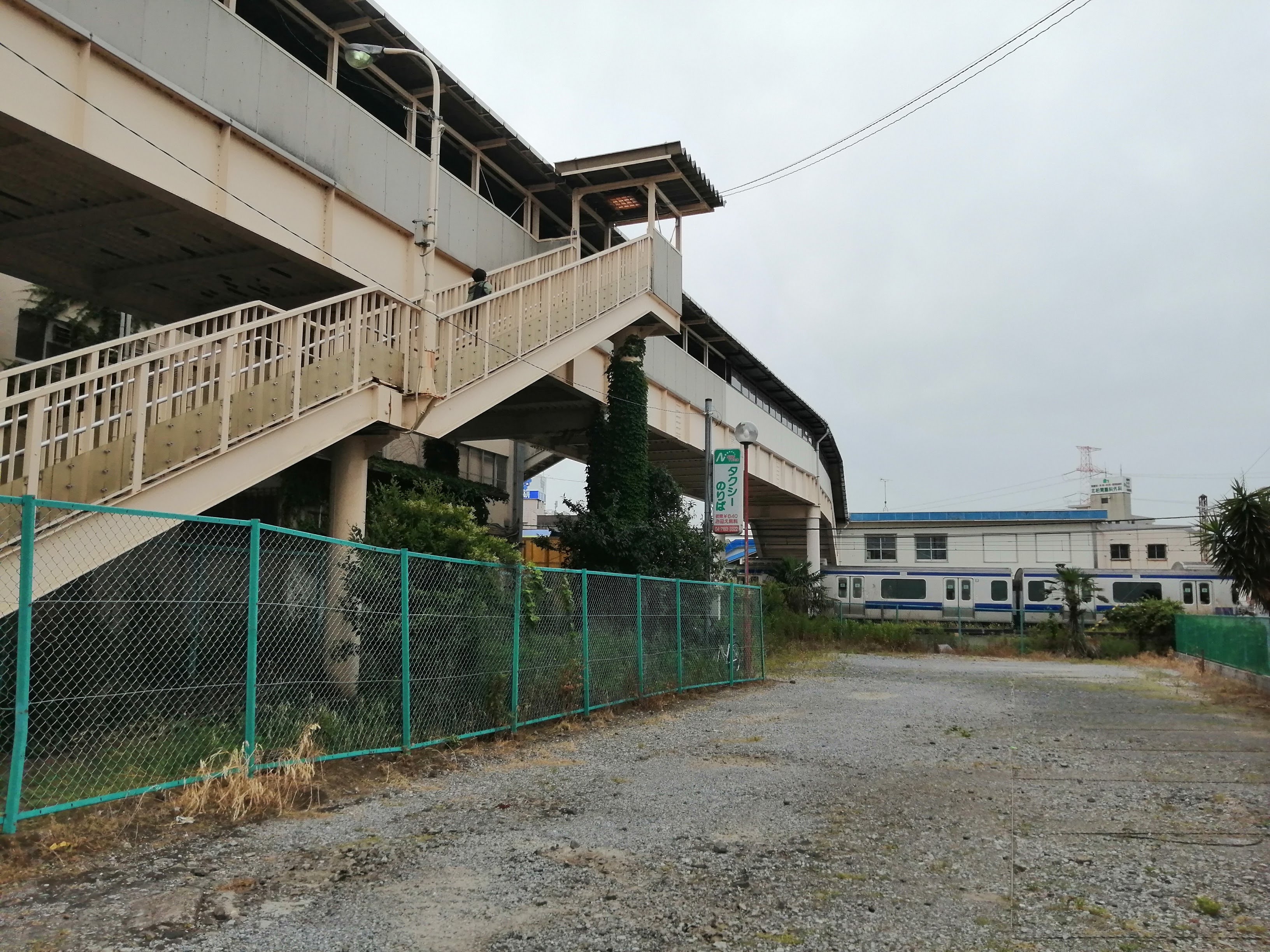 駅と周辺施設をつなぐ高架構造
