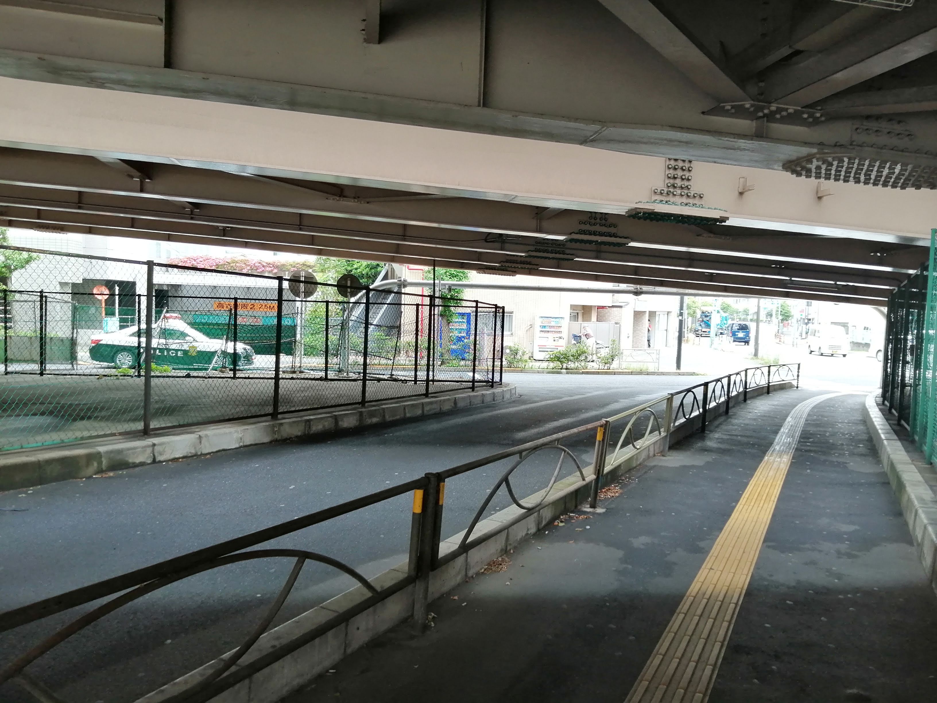 側道と合流する個所