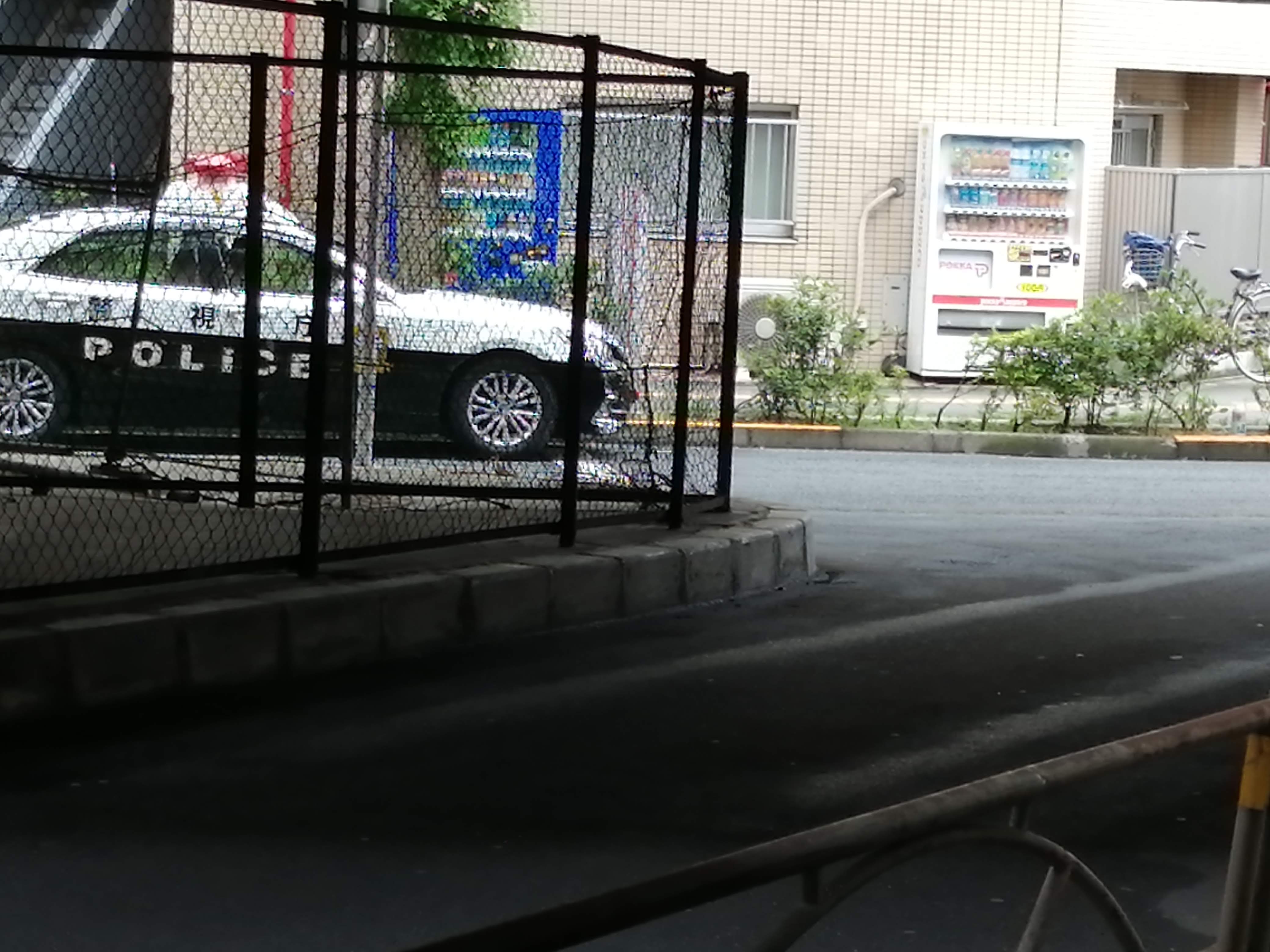 パトカーによる交差点内での駐停車