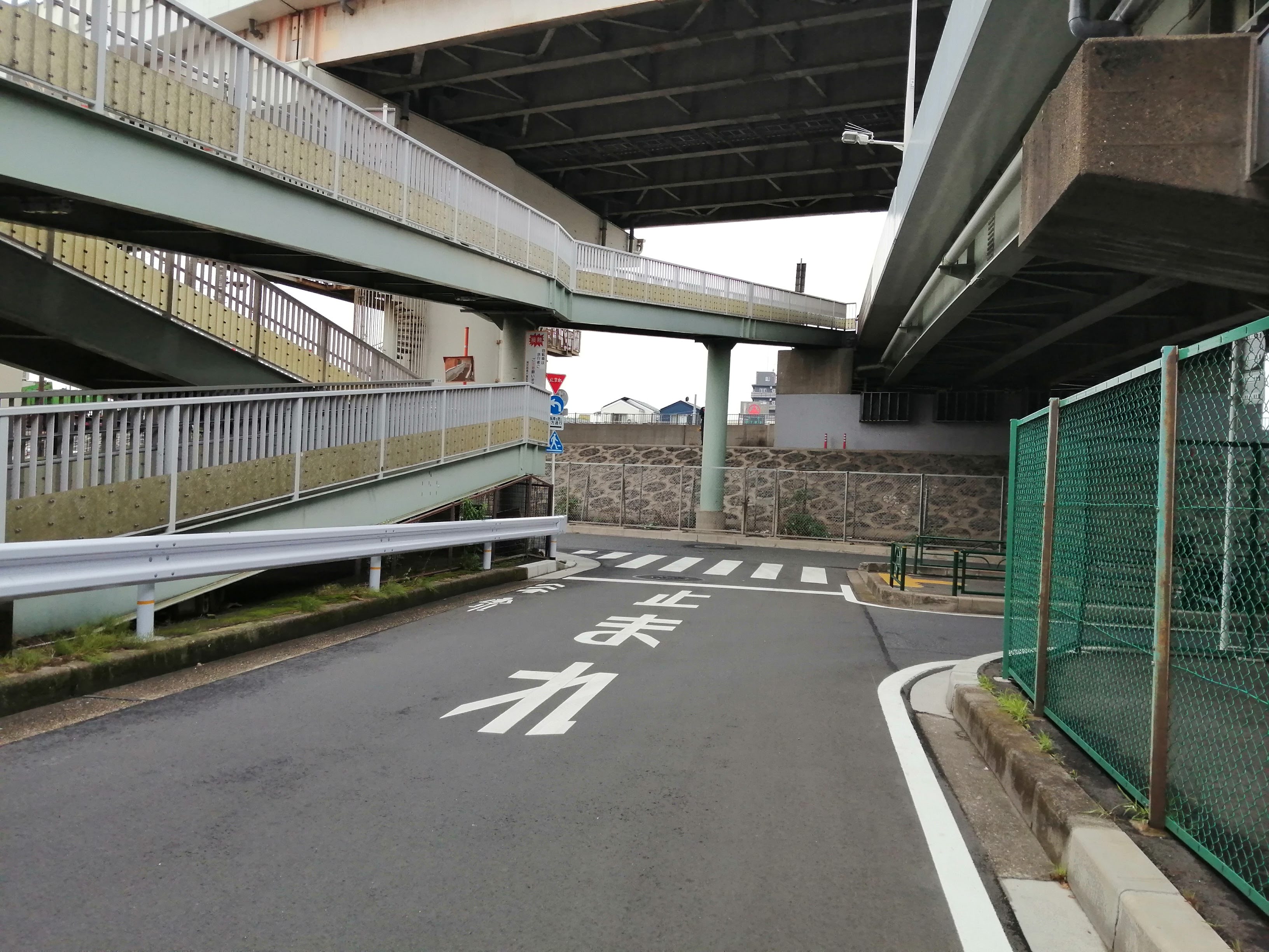 歩道と側道の混在区域
