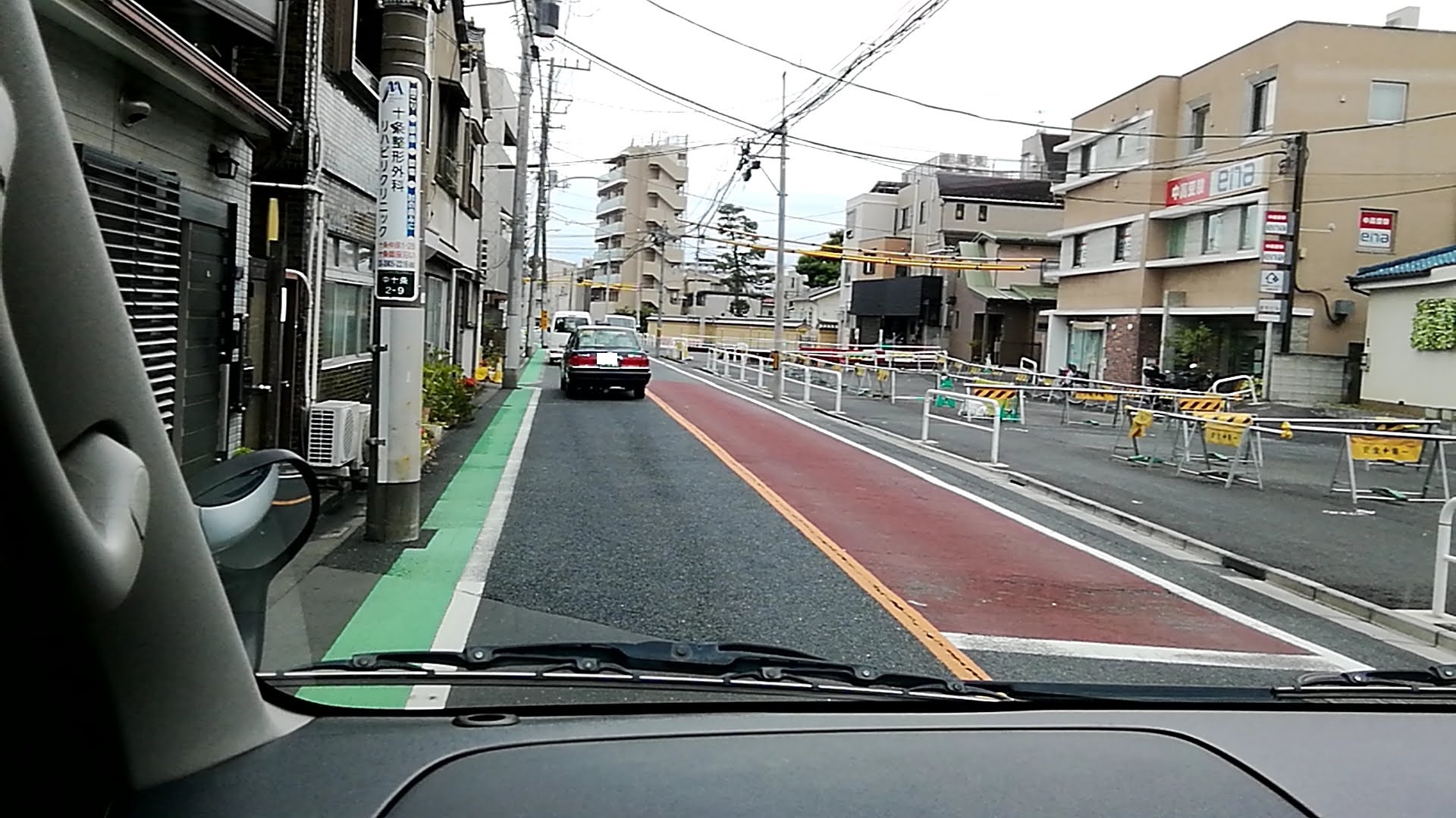 拡幅工事待ち・道路狭いです.jpg