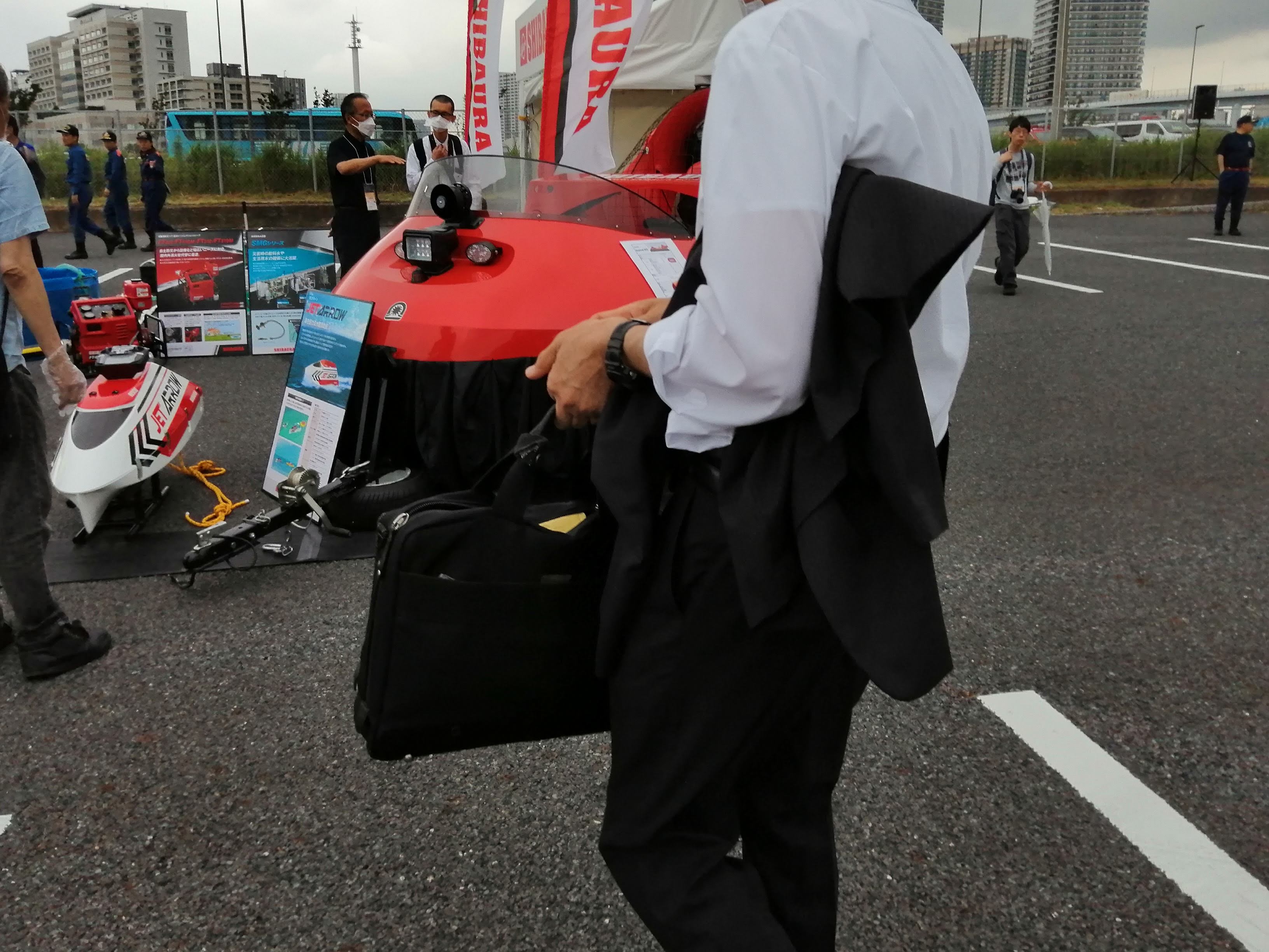 来場者の見学風景