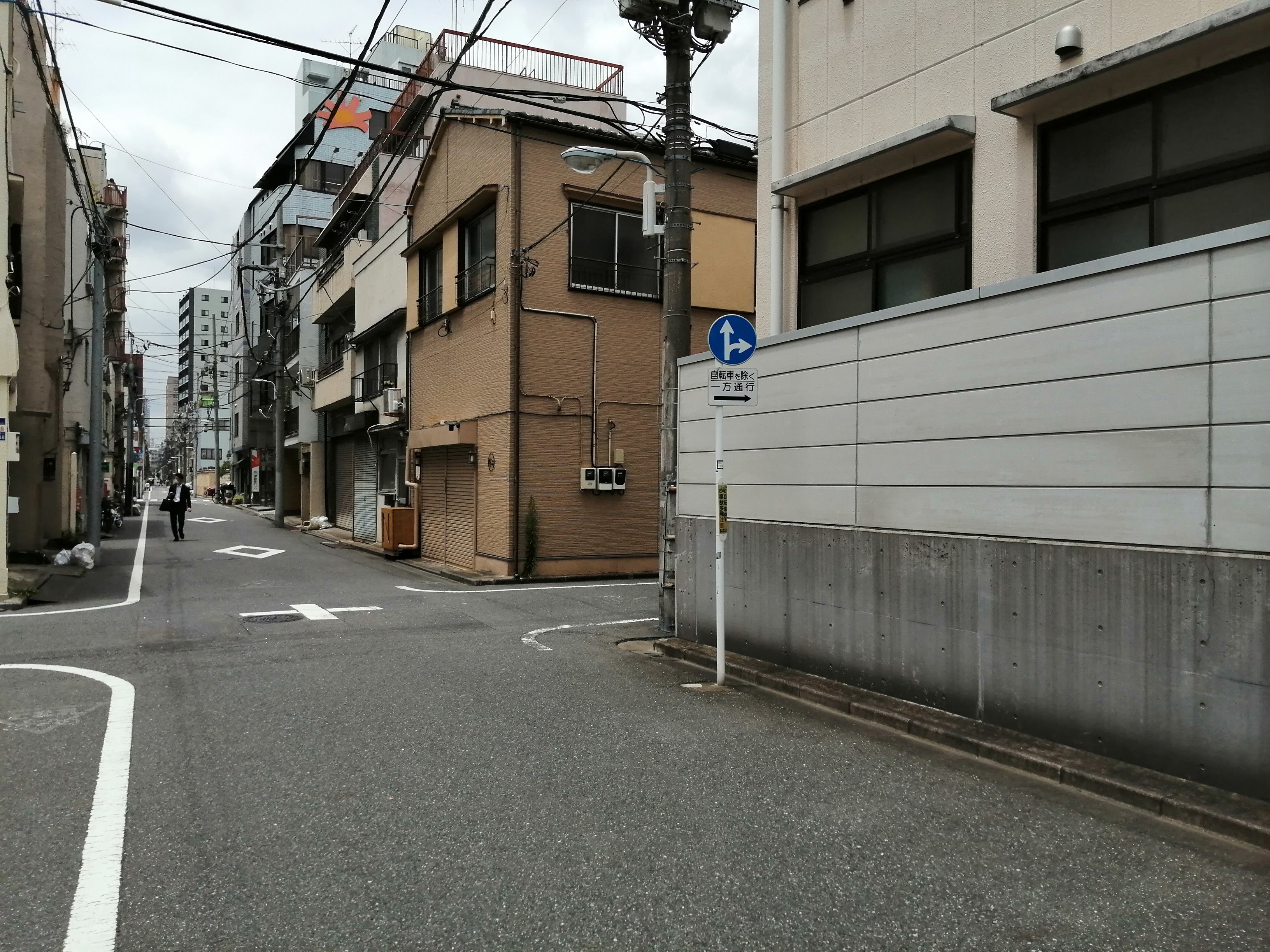 曲がり角のある道路