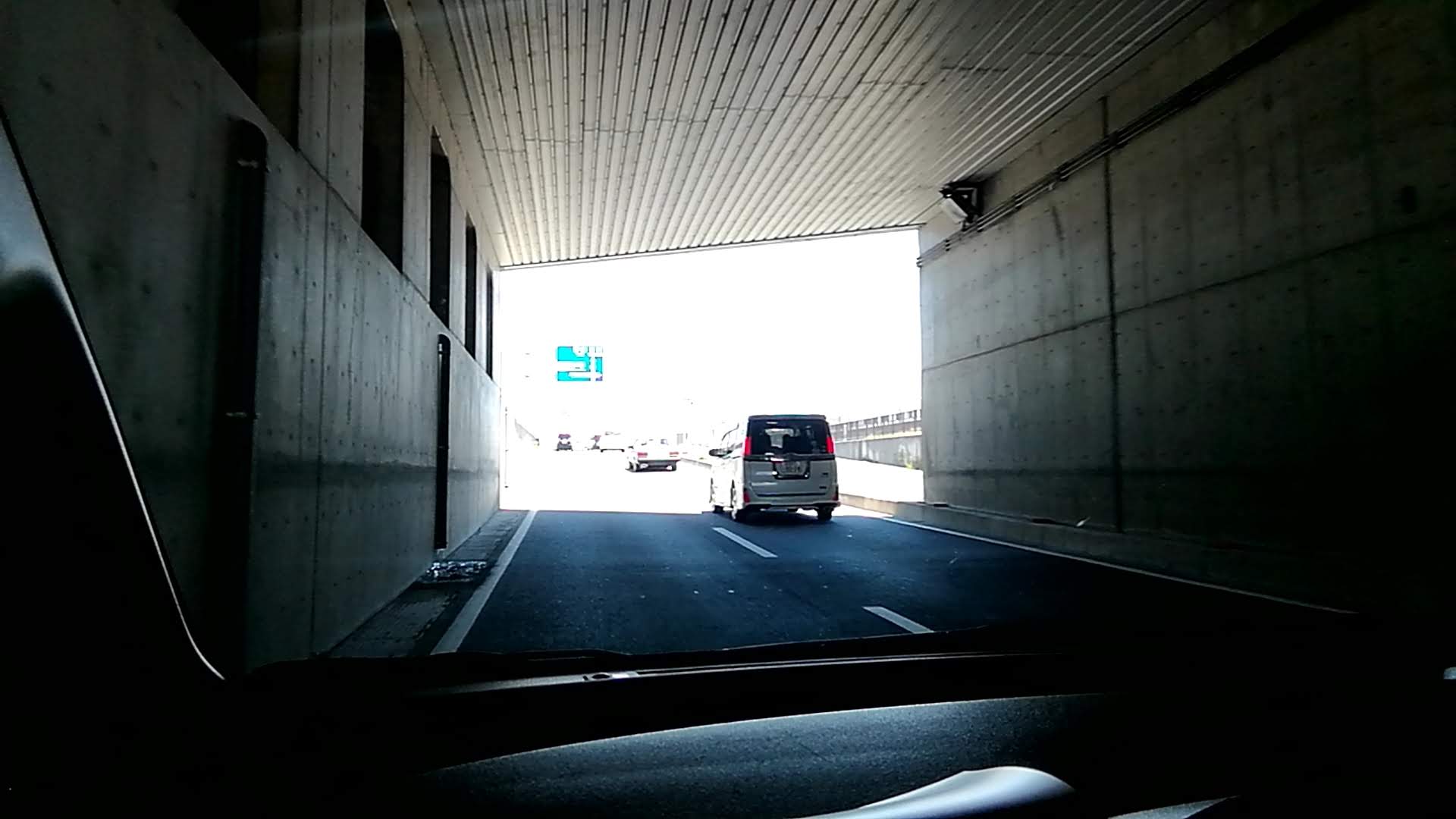 暗転する道路環境