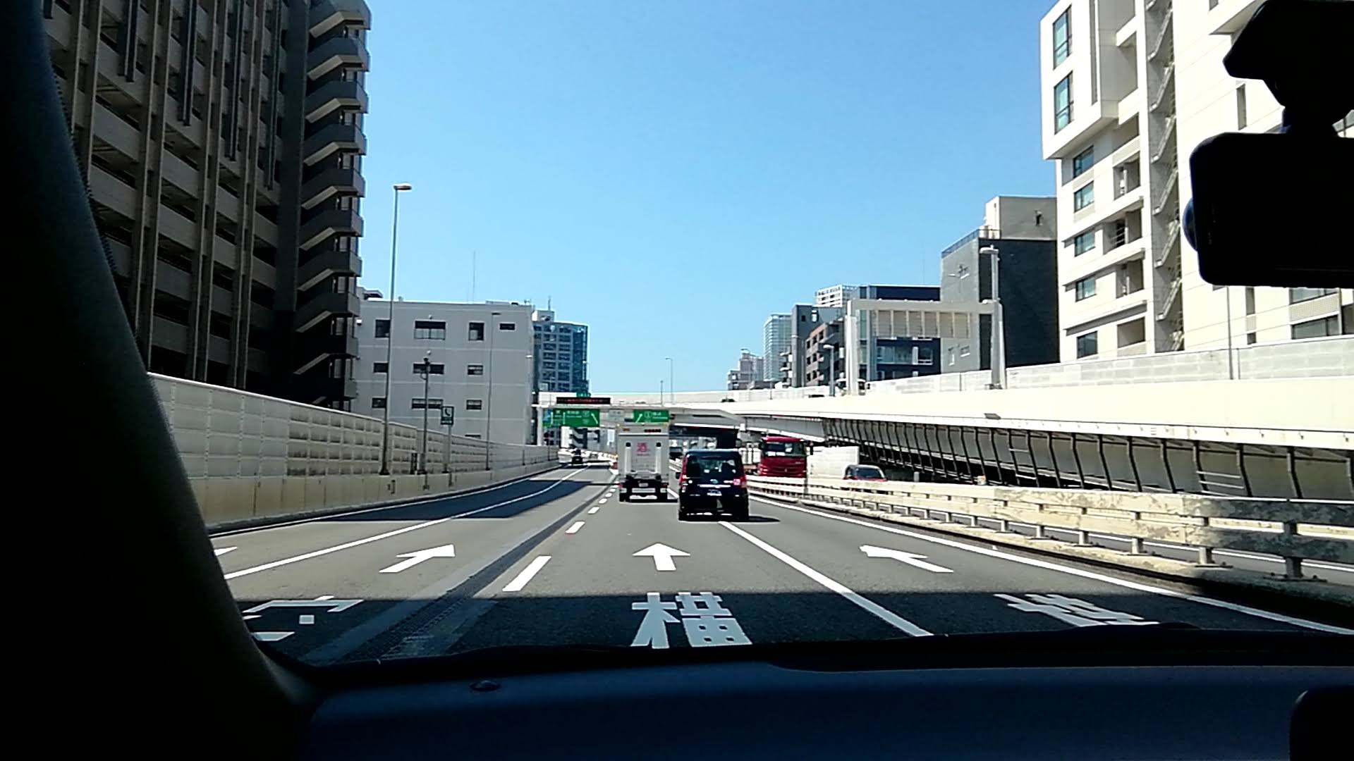 見通しの良い高速道路