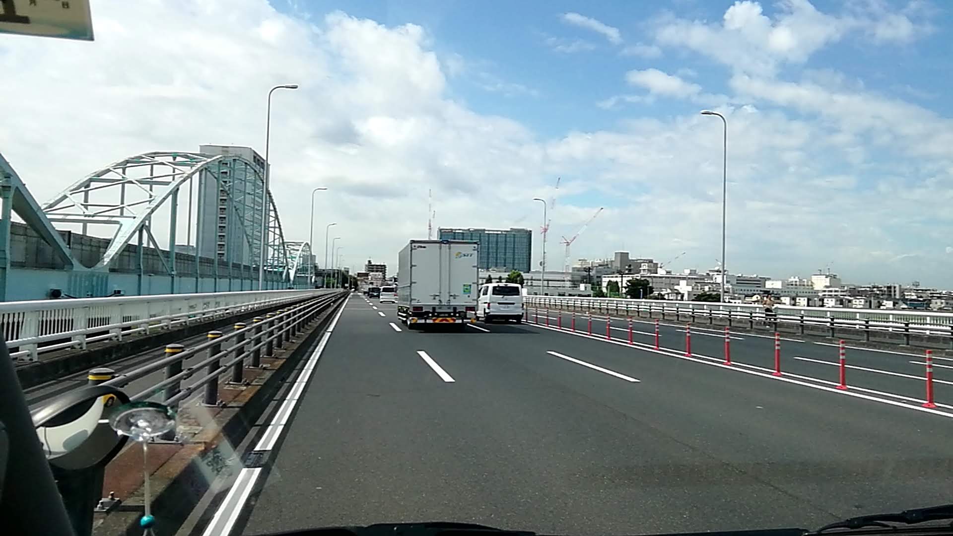 橋梁部の直線道路