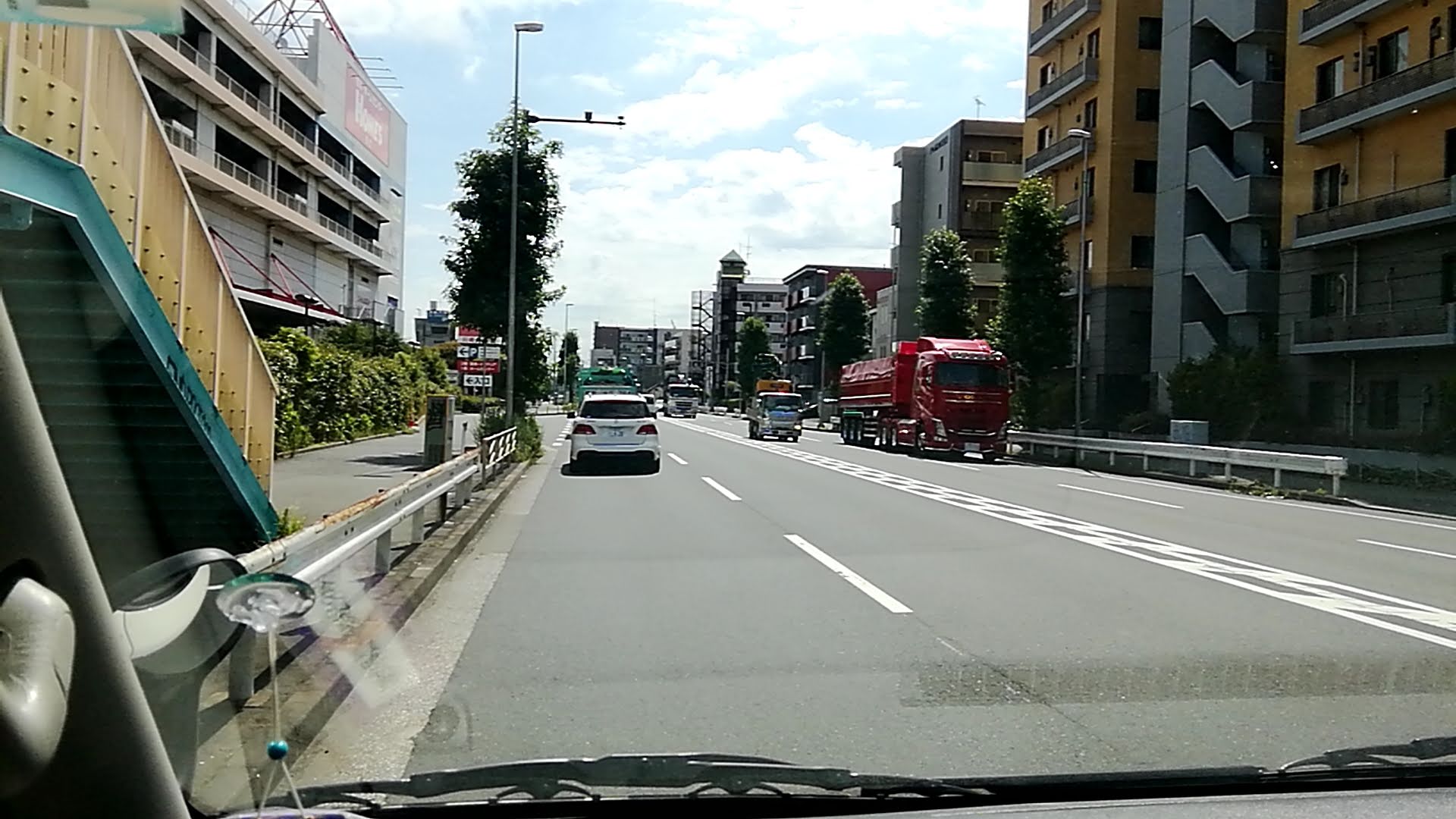 交通量のある通り