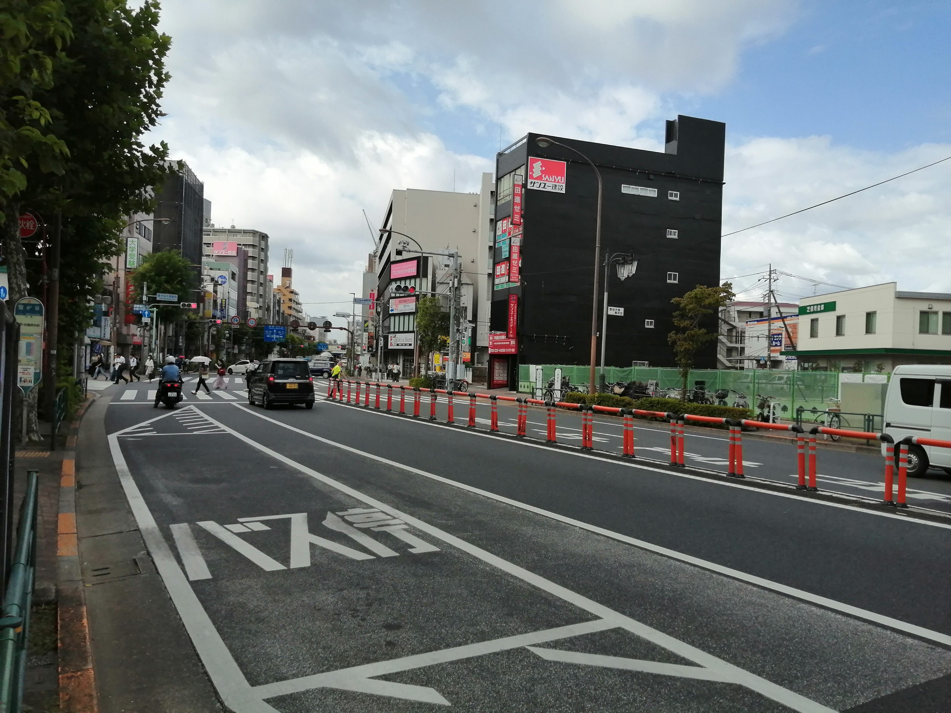 カラーコーン設置