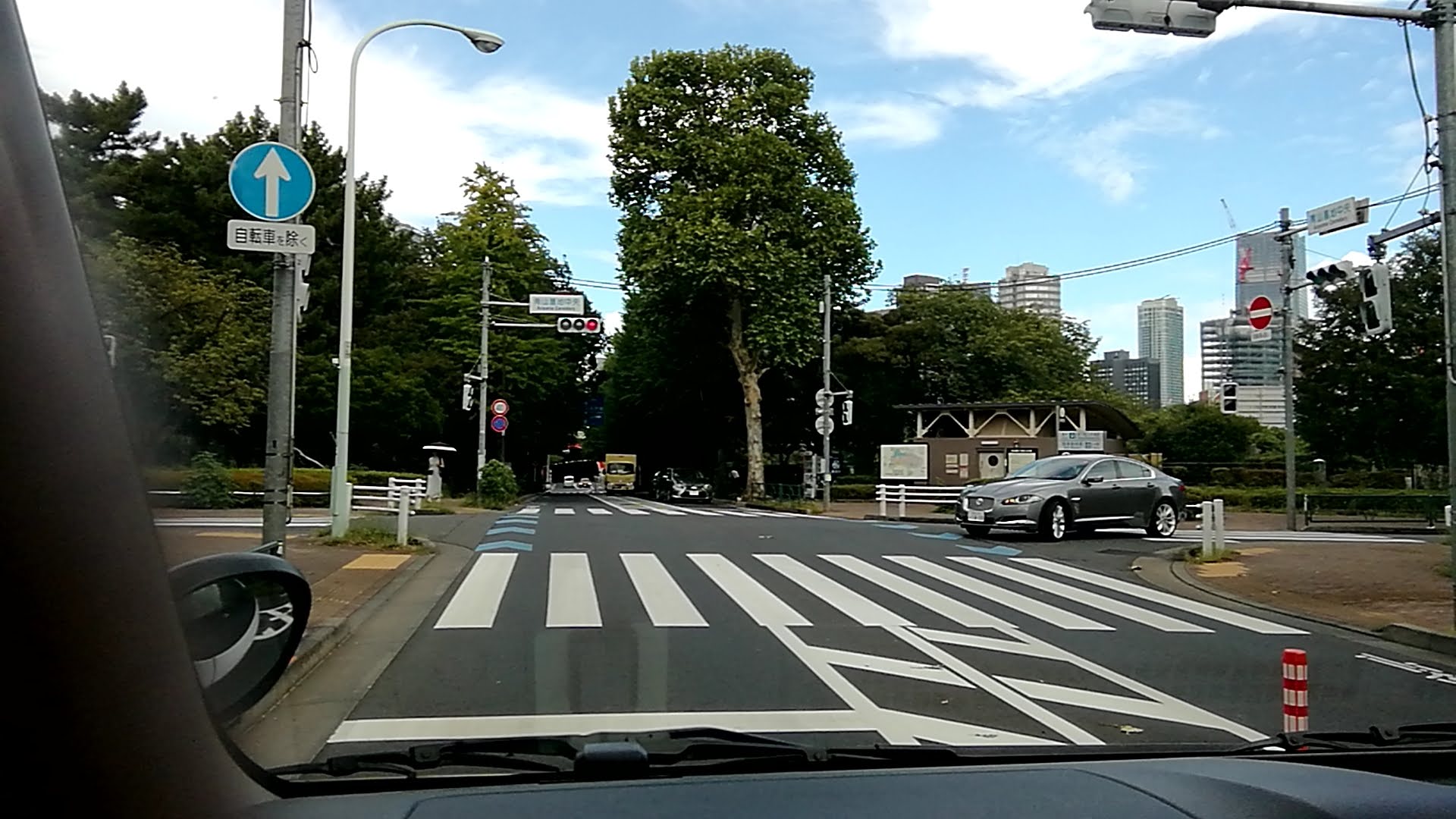 横断歩道のある交差点