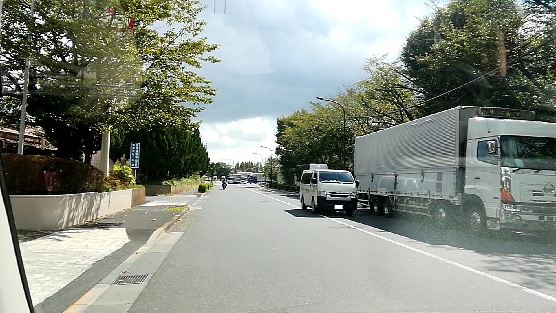 交通量のある通り