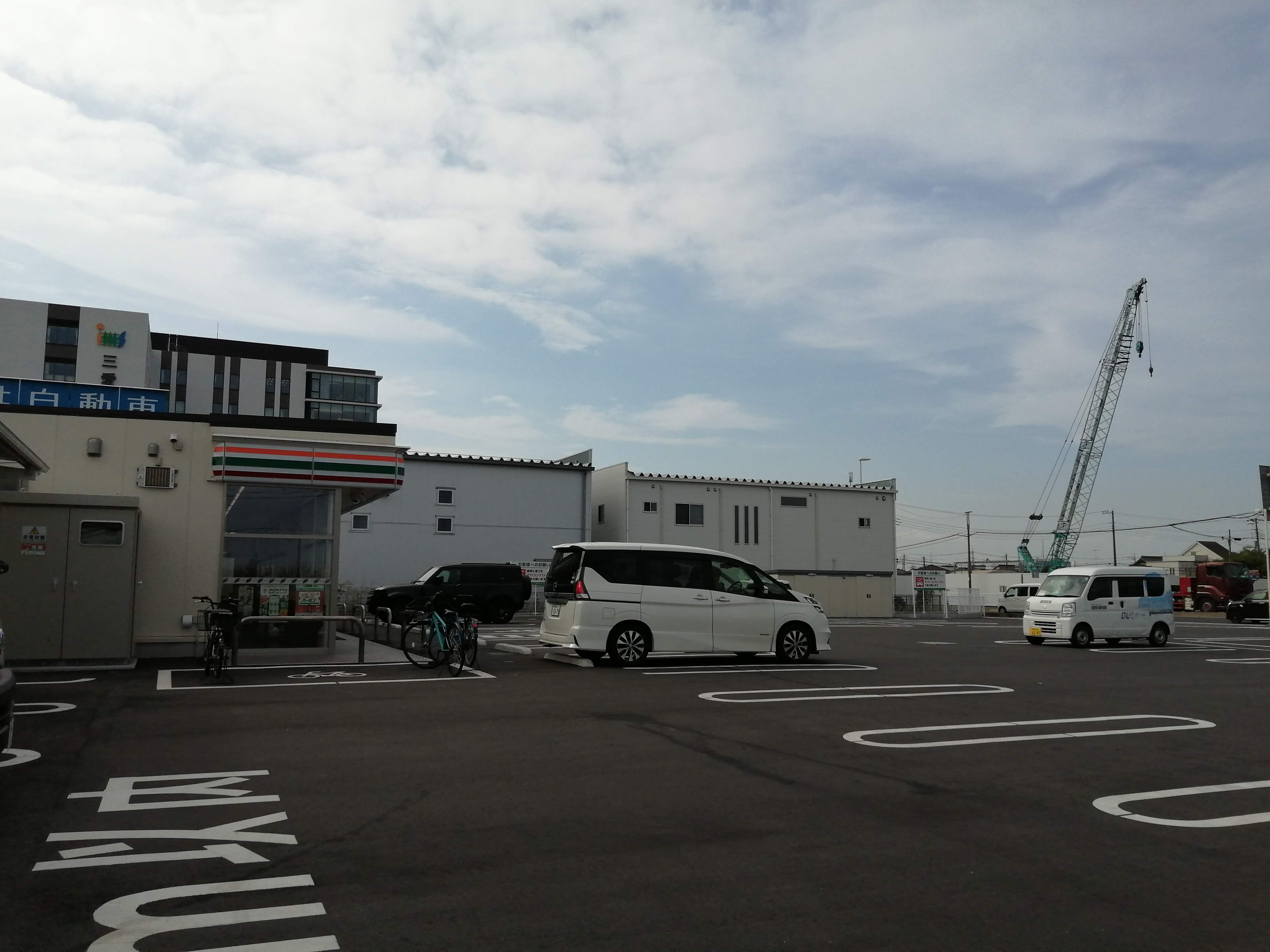 郊外型店舗の駐車場