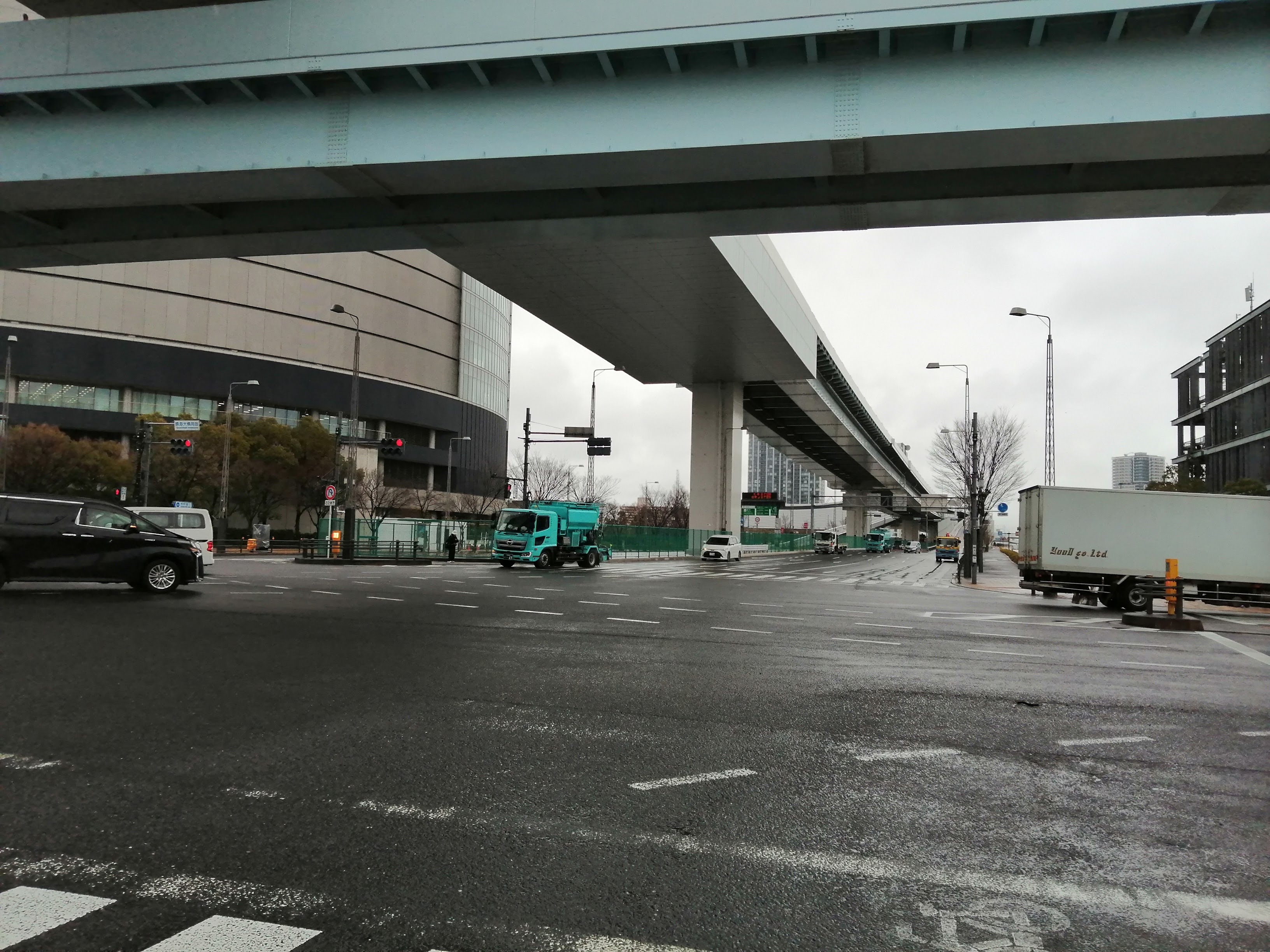 交通量の多い道路