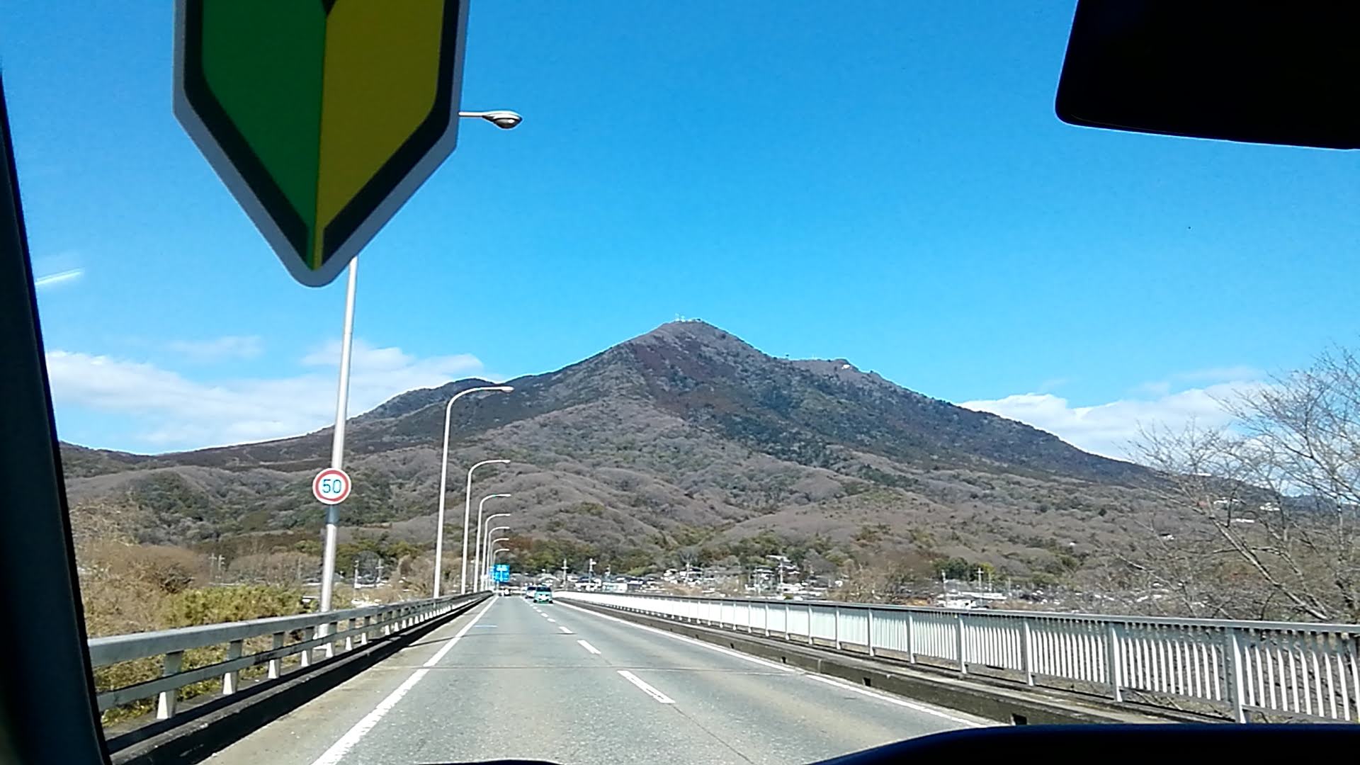 筑波山を正面に望む直線区間