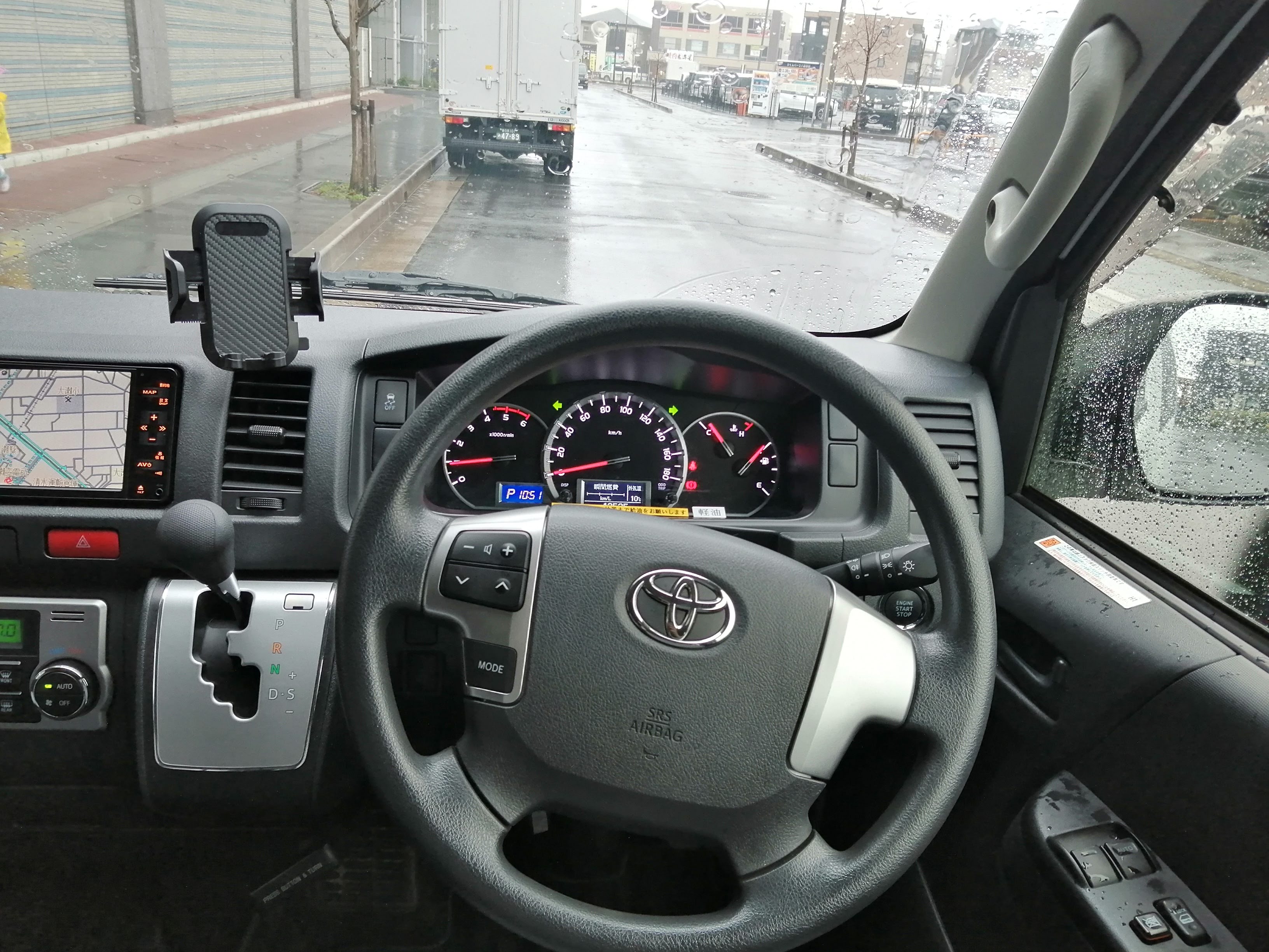 ハンドル・メーター周辺。