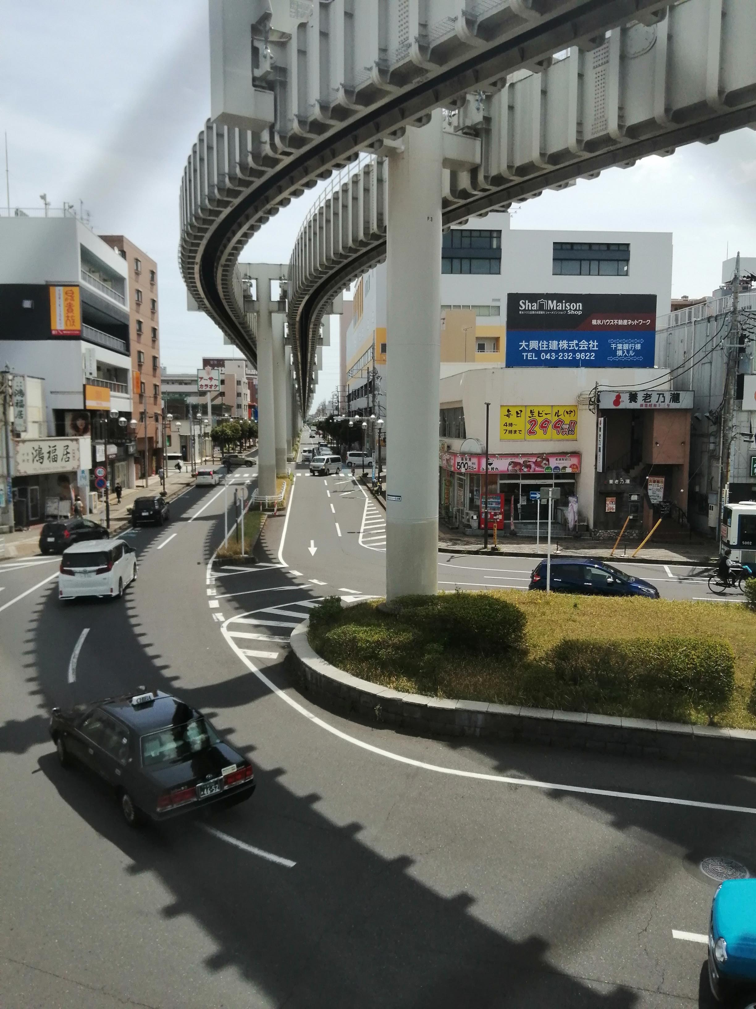 都賀駅前の交通状況。