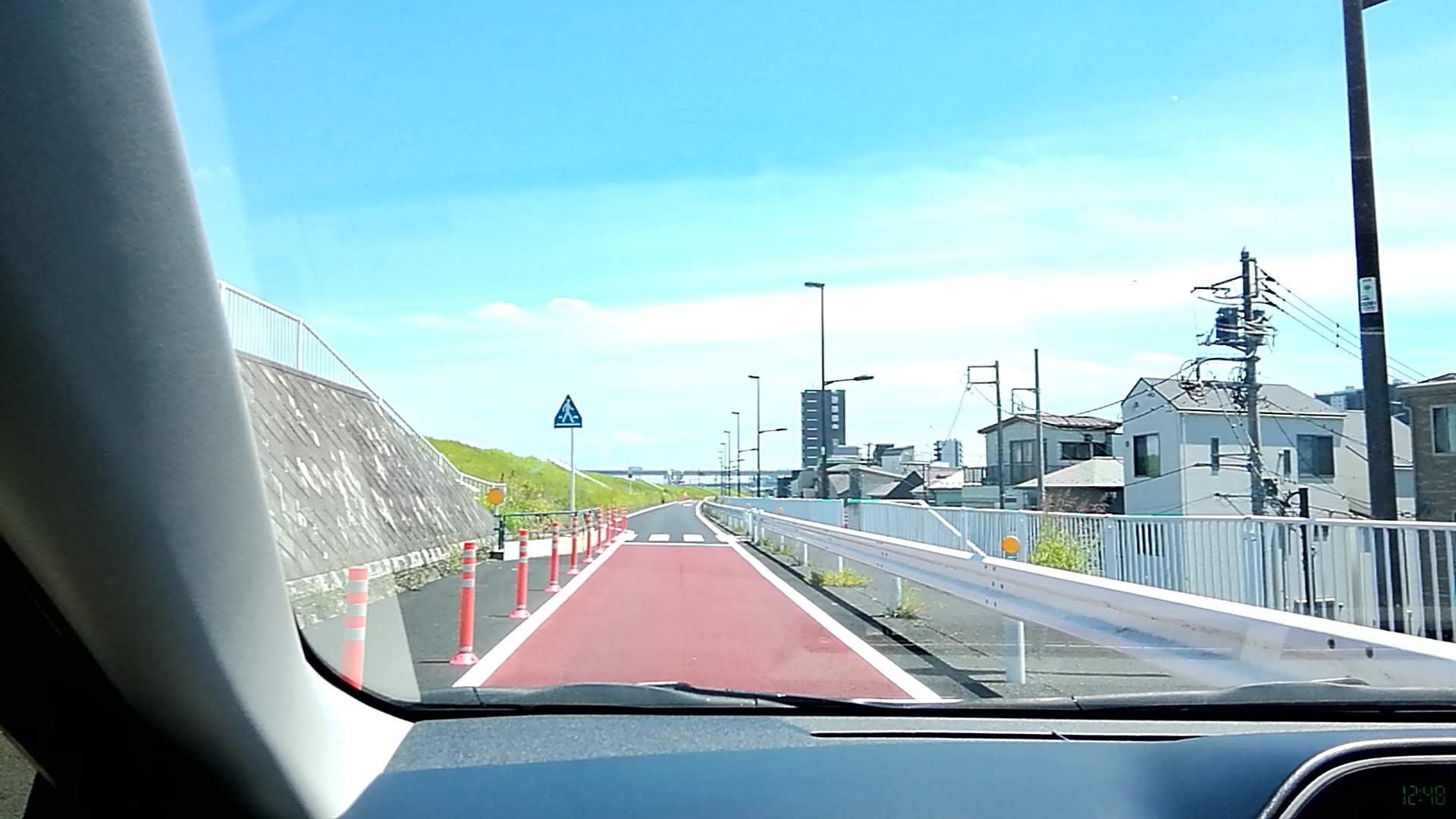 横断歩道に注意.jpg