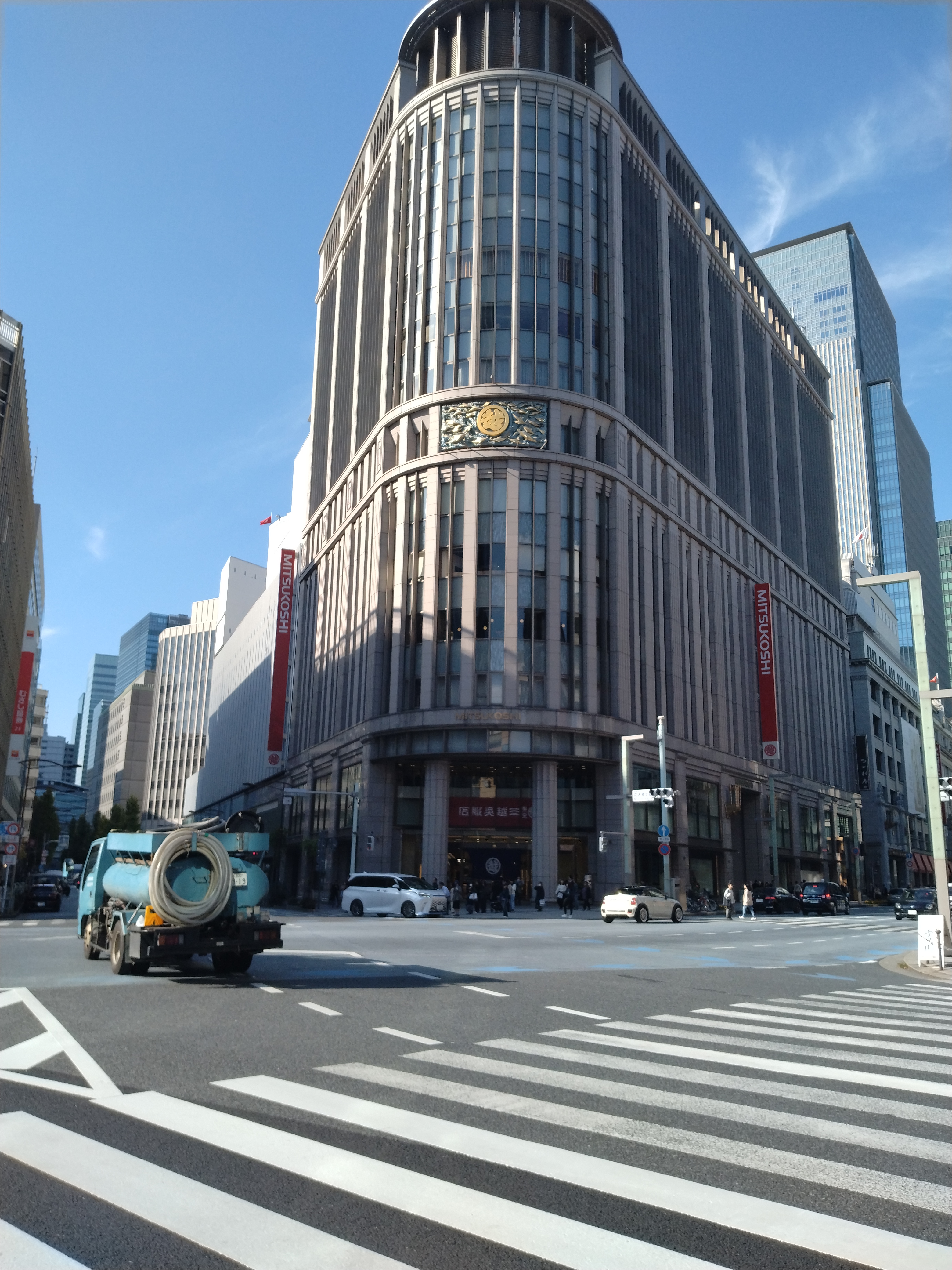 橋のたもとの道路状況を確認する一枚