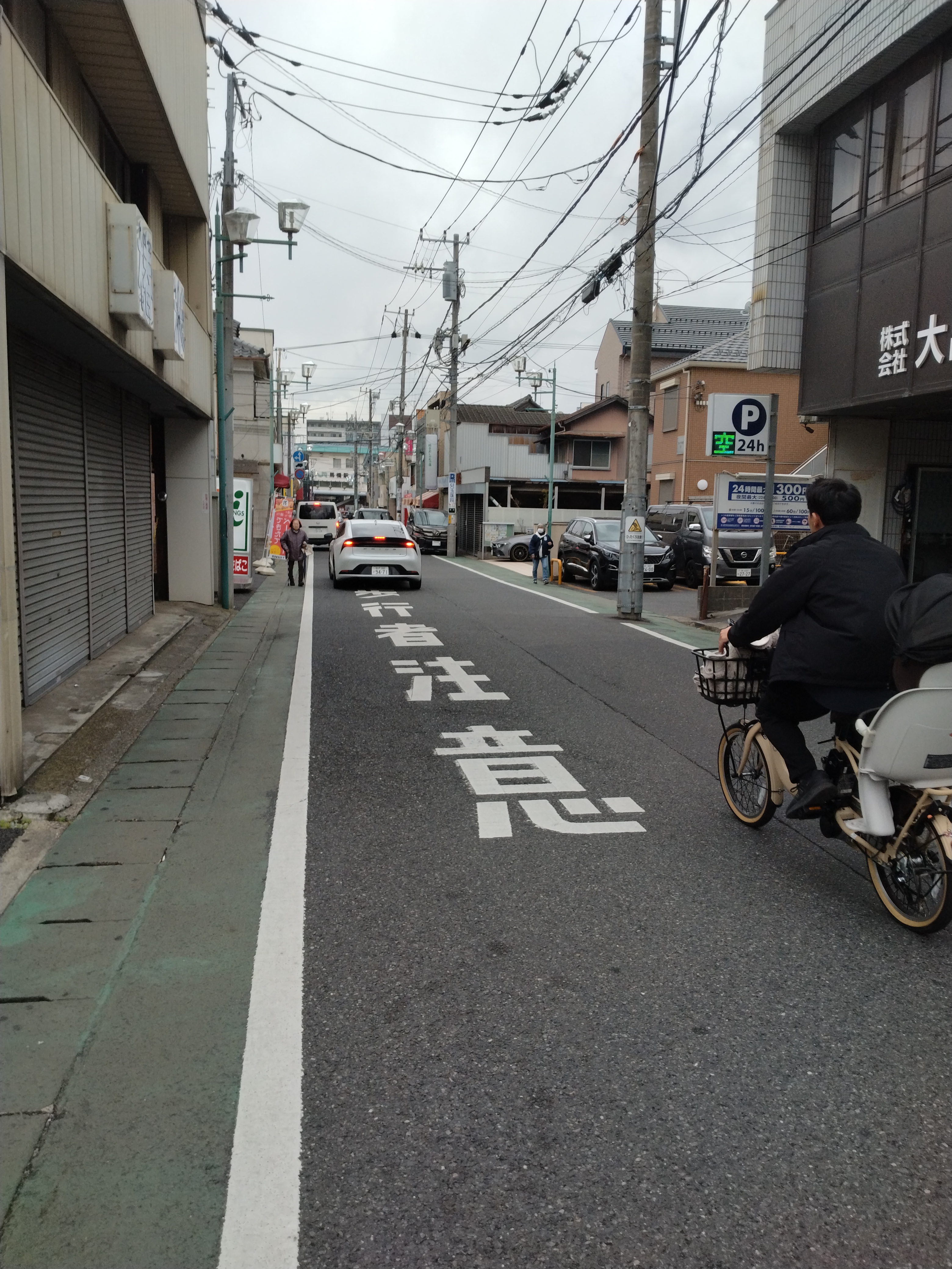 馬橋駅周辺の細い生活道路の様子です。