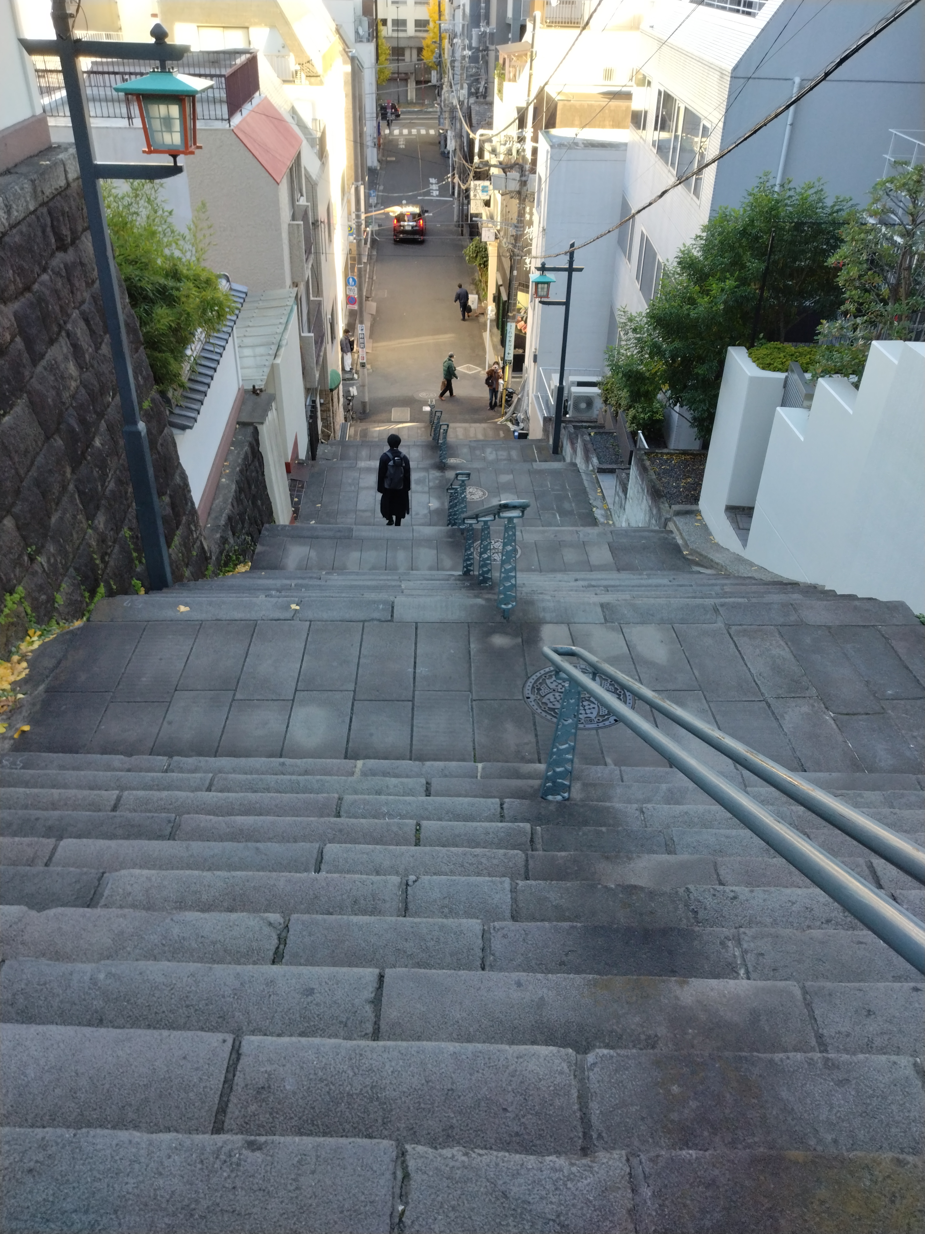 高層ビル前の交差点です。