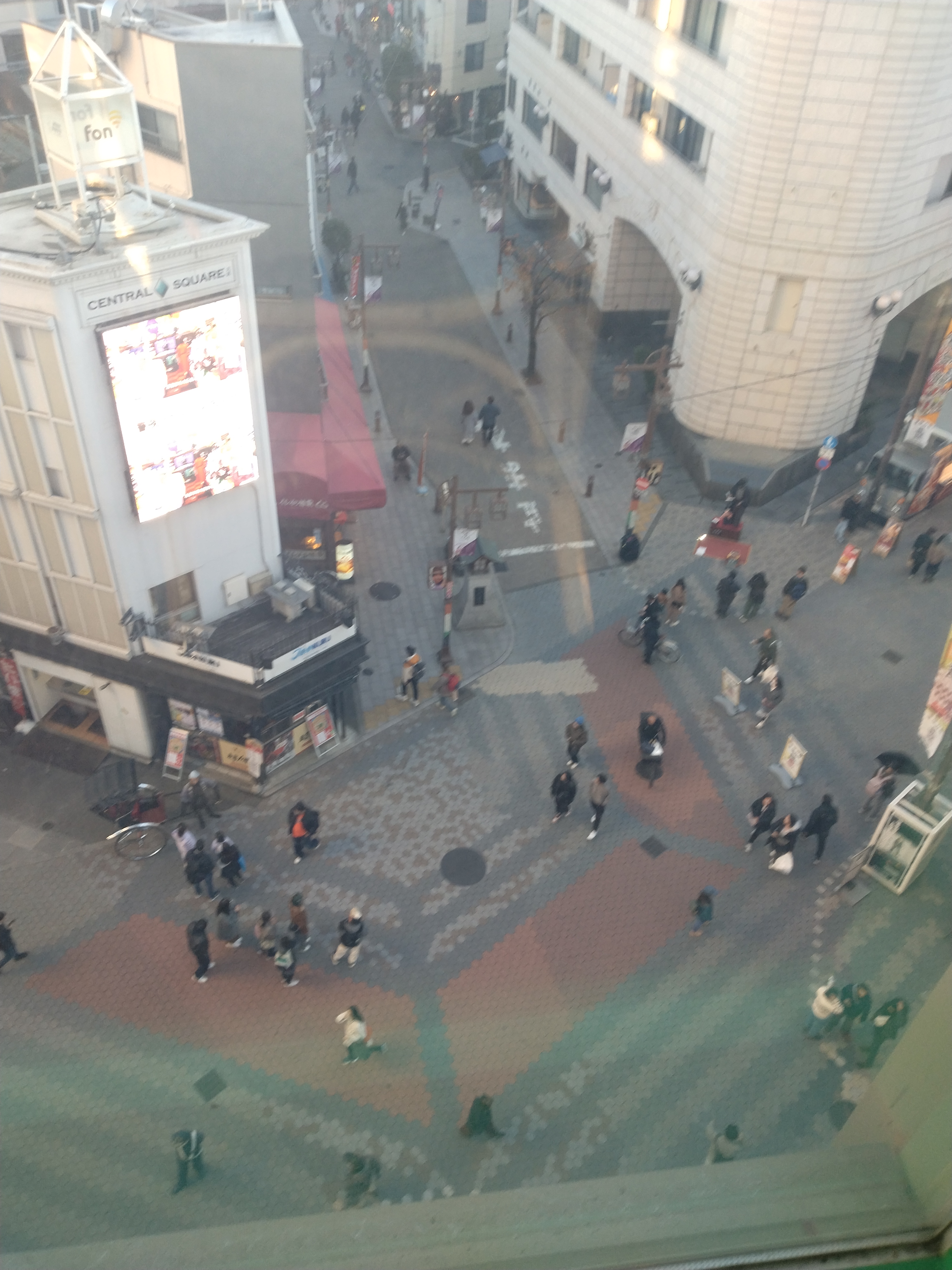 浅草寺裏側の落ち着いた参道です。