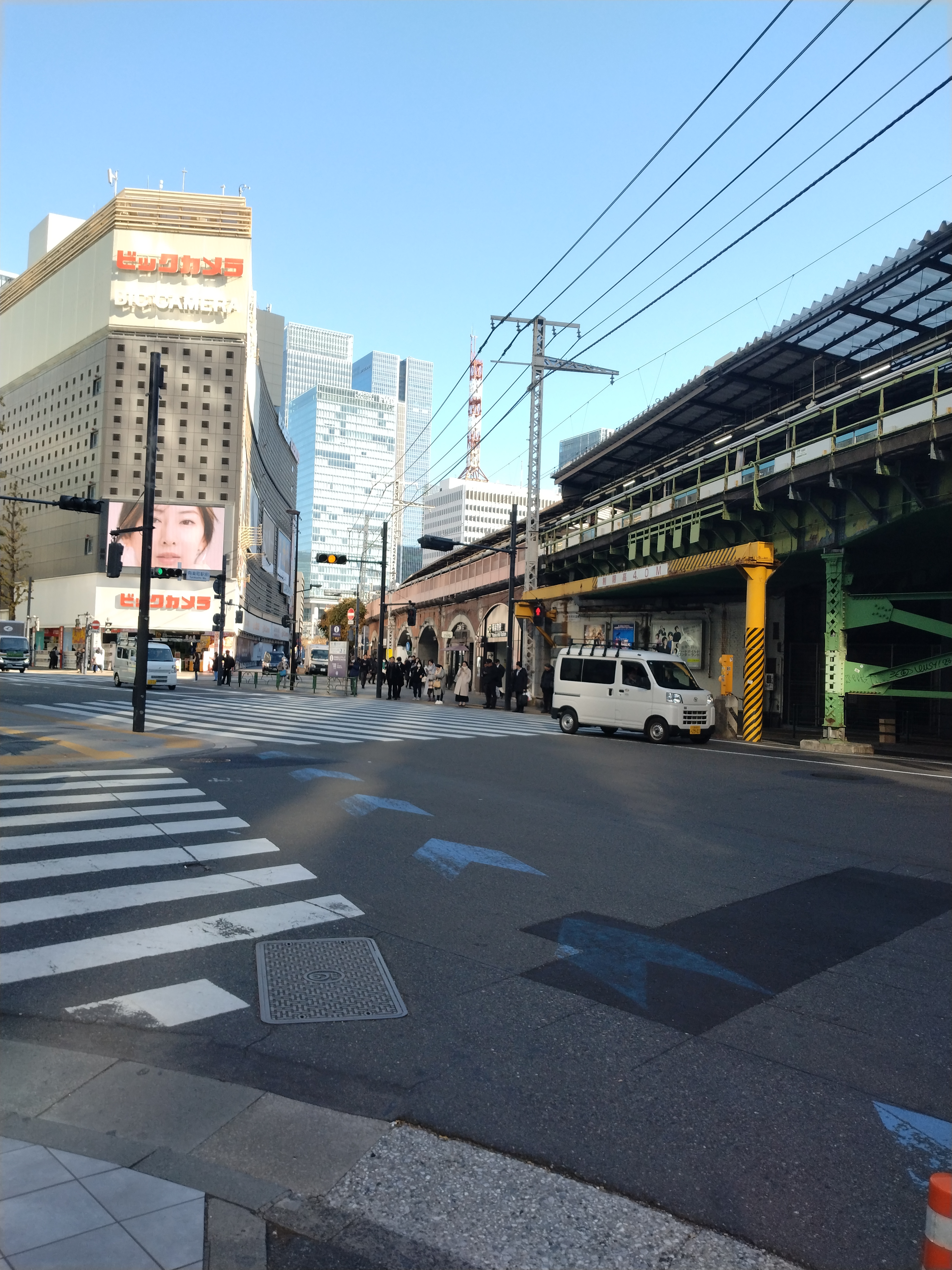歩道沿いにある別デザインの地図看板です。