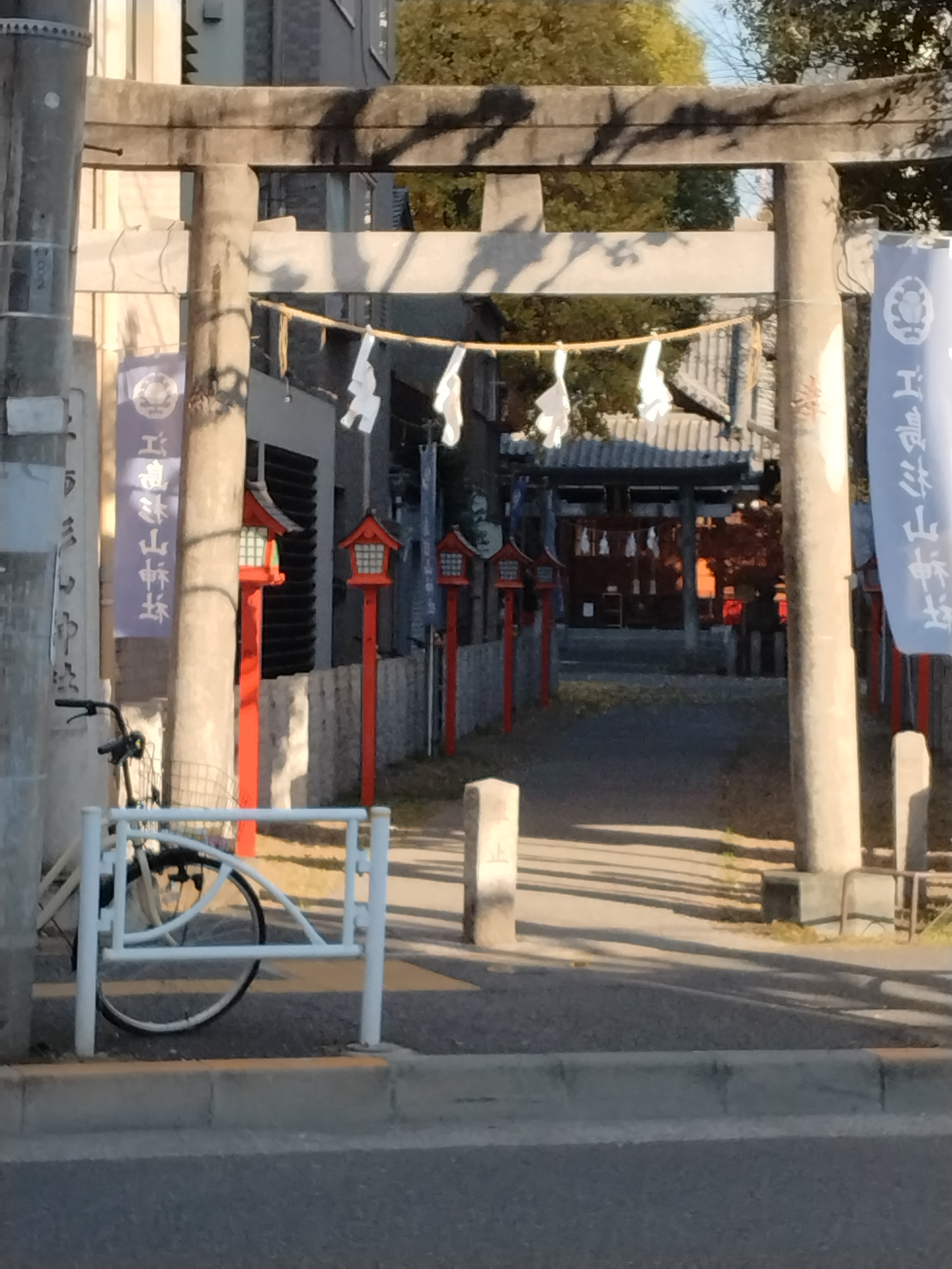 鳥居のある参道